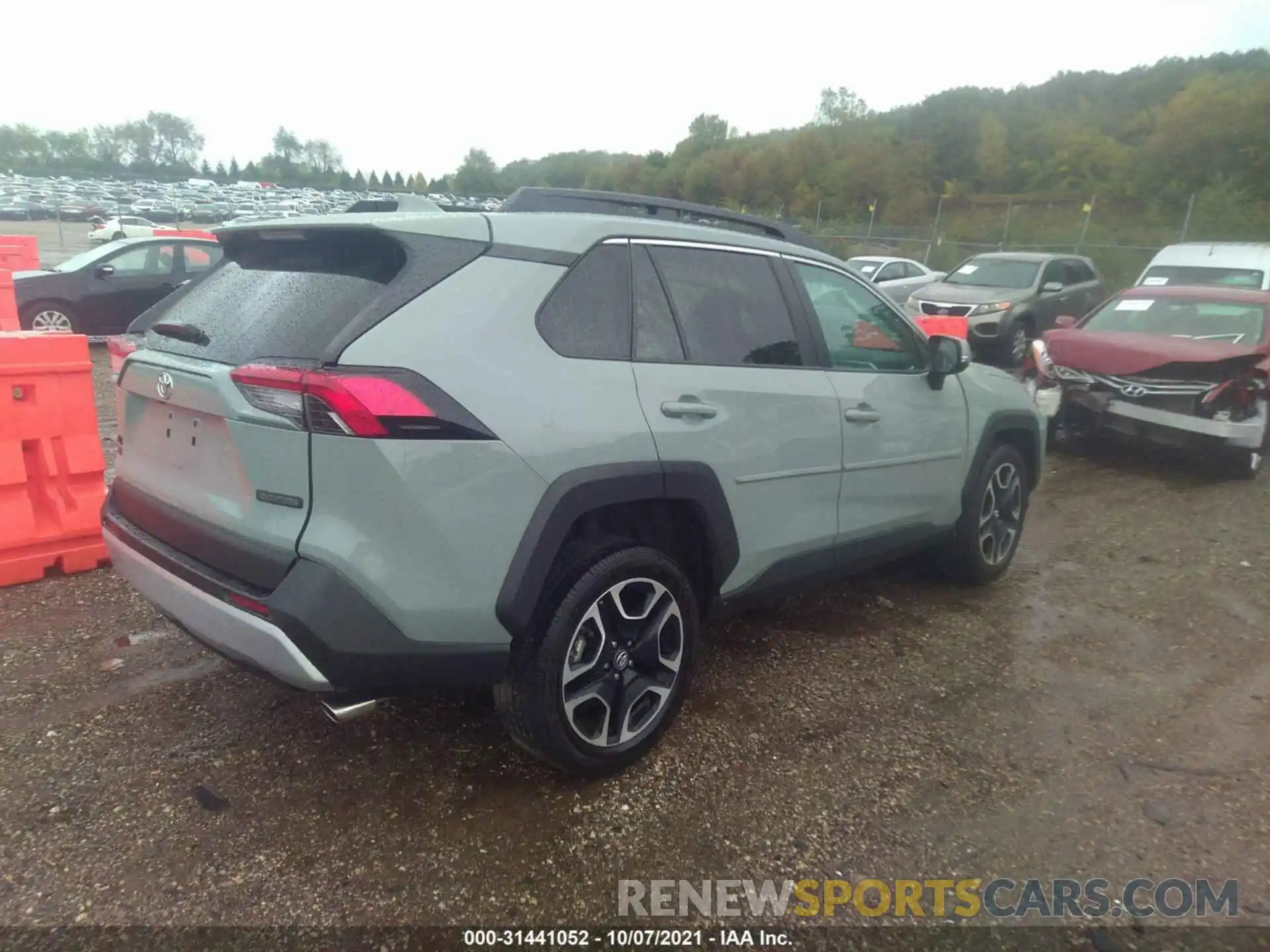 4 Photograph of a damaged car 2T3J1RFVXKW029819 TOYOTA RAV4 2019