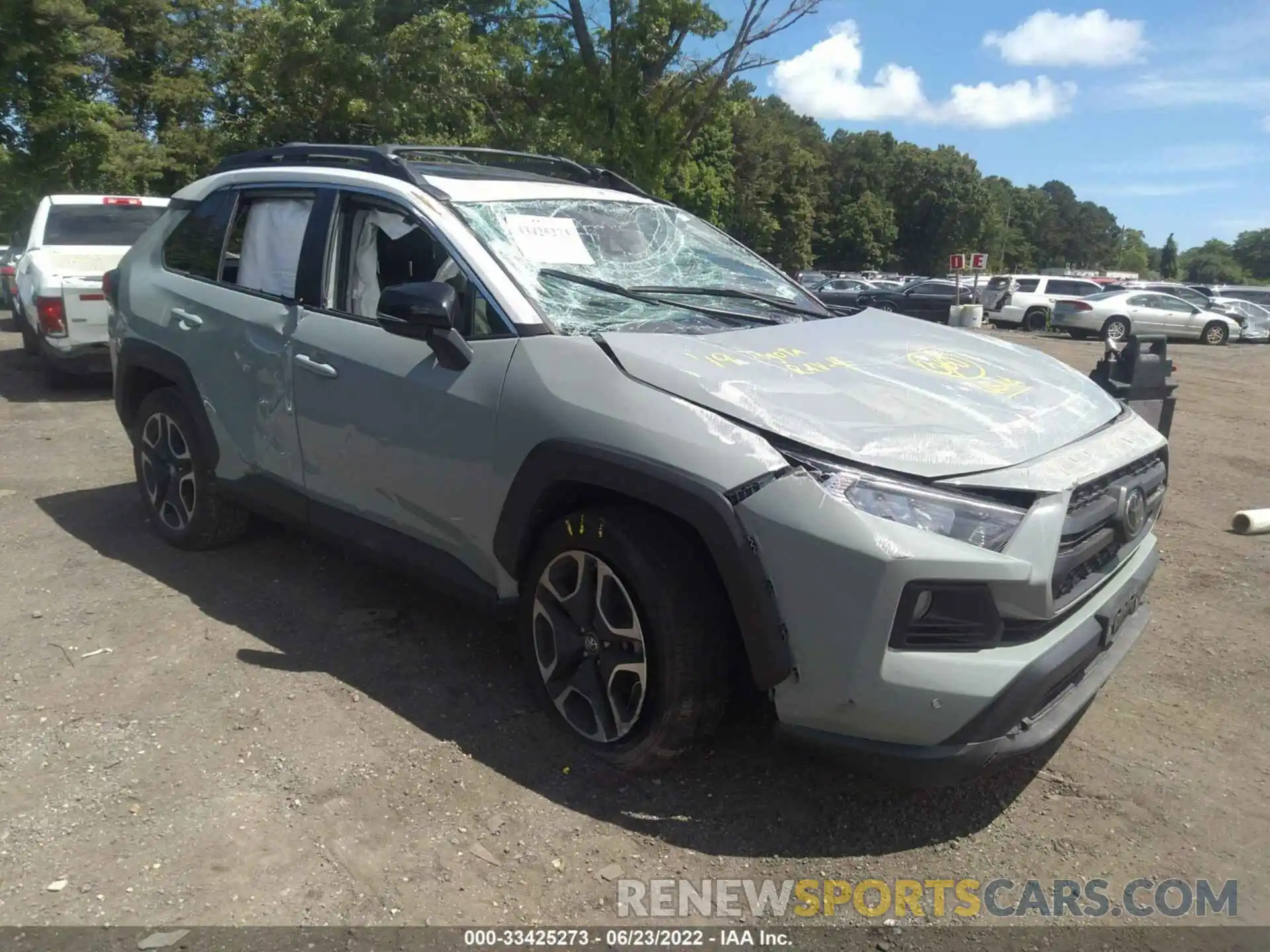 1 Photograph of a damaged car 2T3J1RFVXKW046653 TOYOTA RAV4 2019