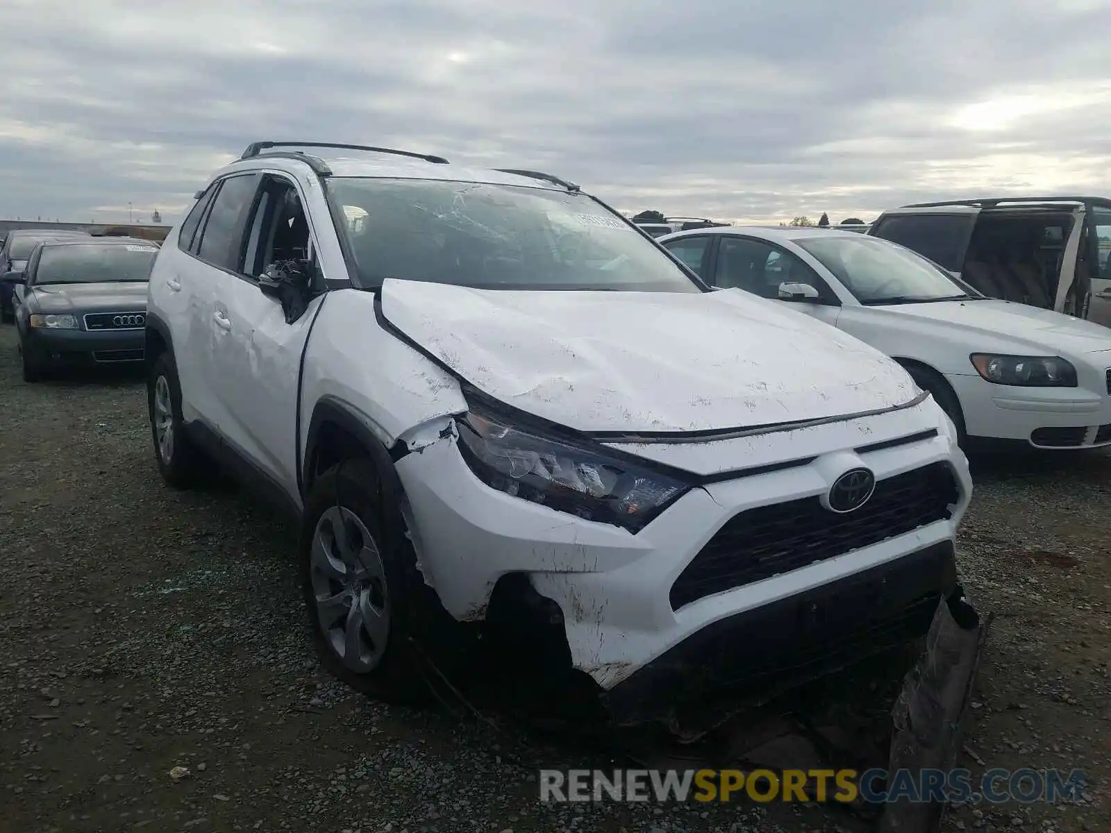 1 Photograph of a damaged car 2T3K1RFV0KW031003 TOYOTA RAV4 2019