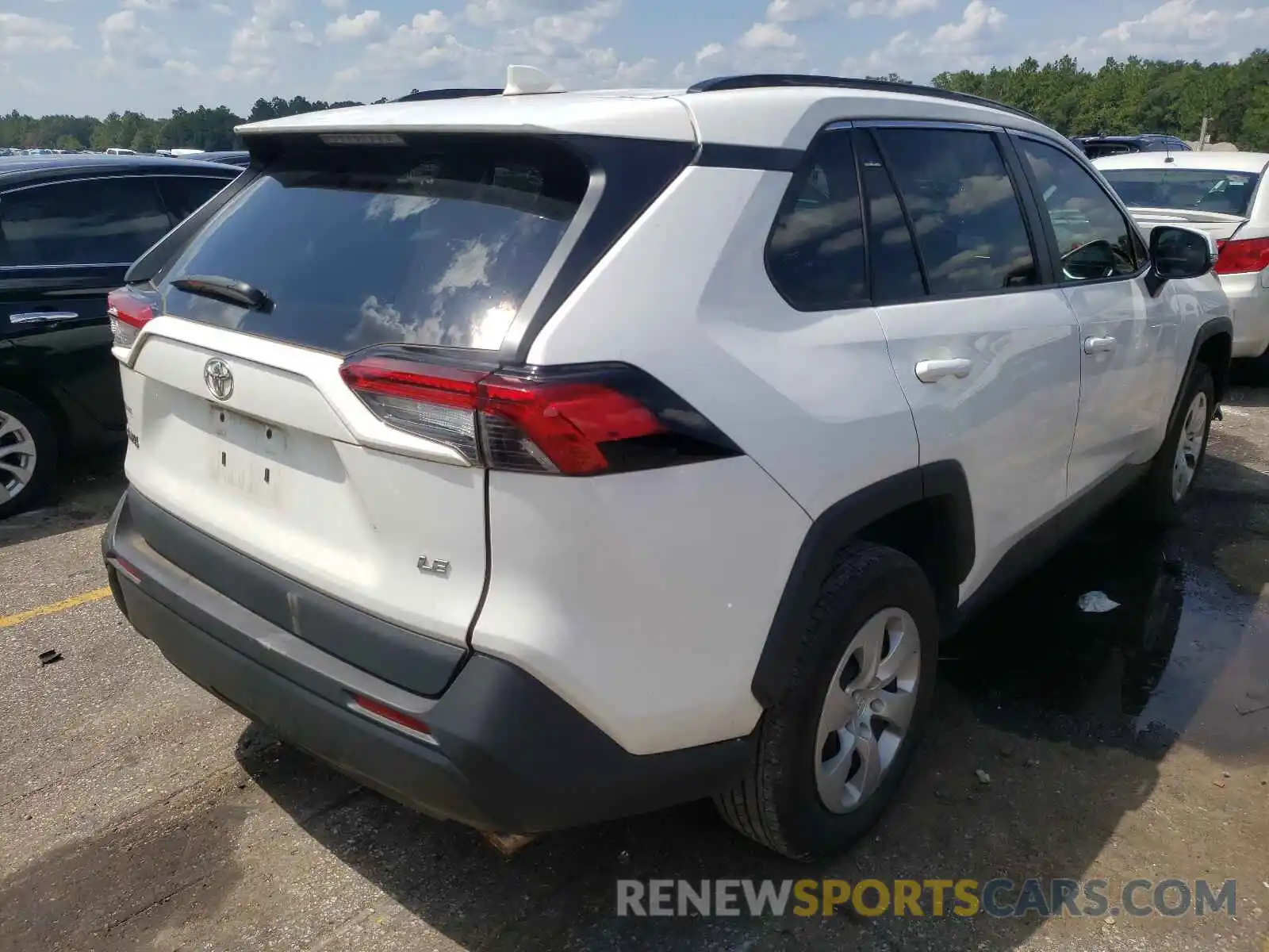 4 Photograph of a damaged car 2T3K1RFV0KW042910 TOYOTA RAV4 2019