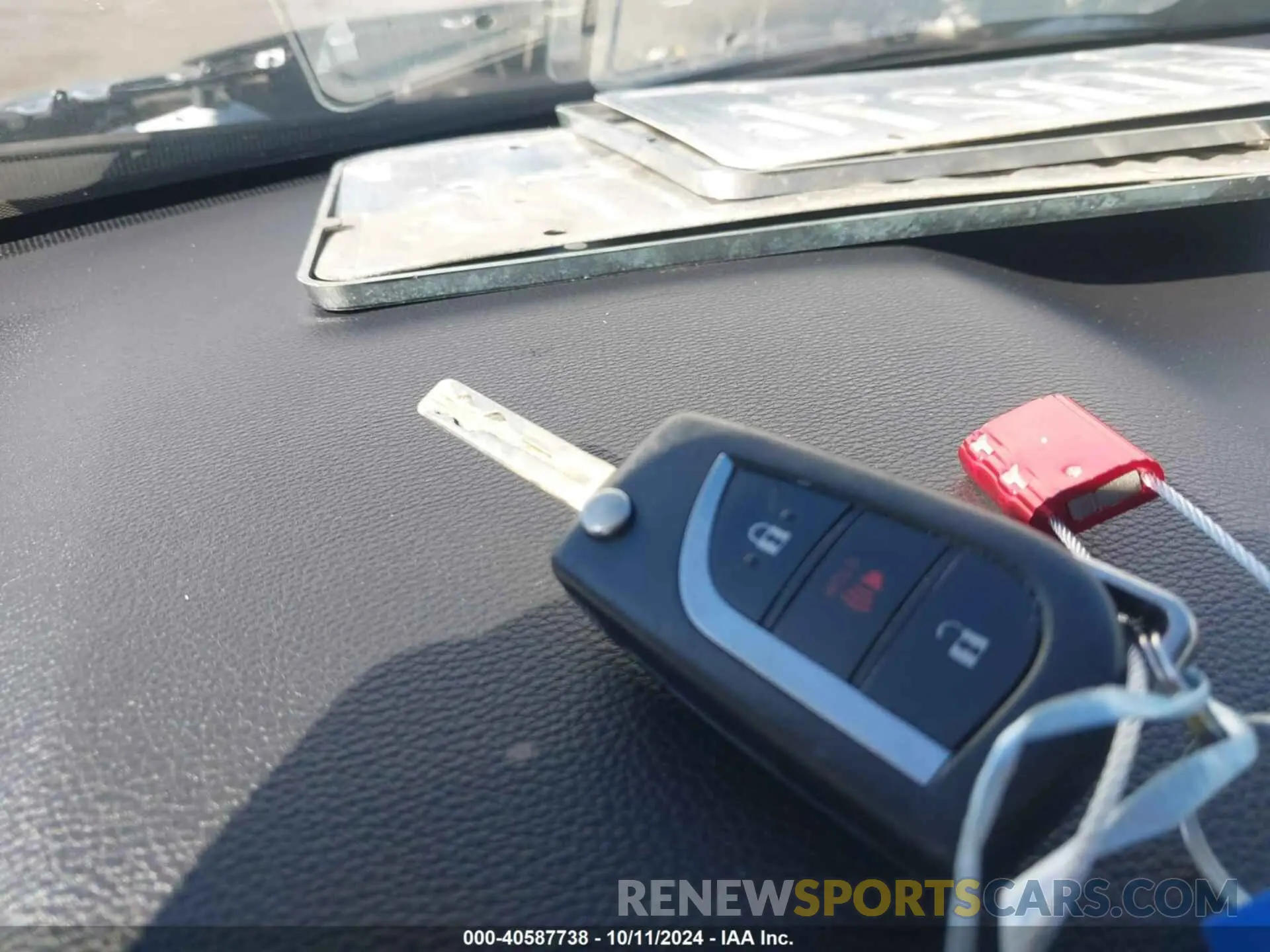11 Photograph of a damaged car 2T3K1RFV2KW028748 TOYOTA RAV4 2019