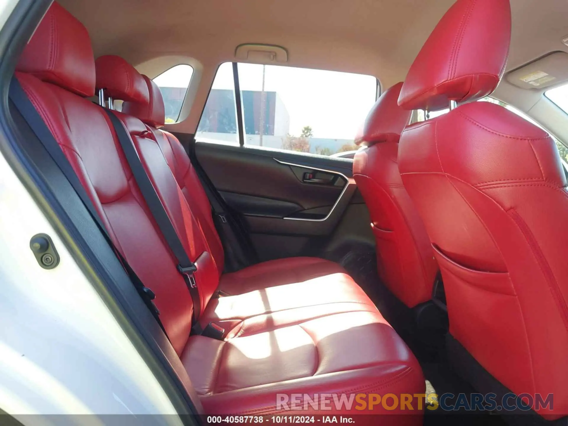 8 Photograph of a damaged car 2T3K1RFV2KW028748 TOYOTA RAV4 2019