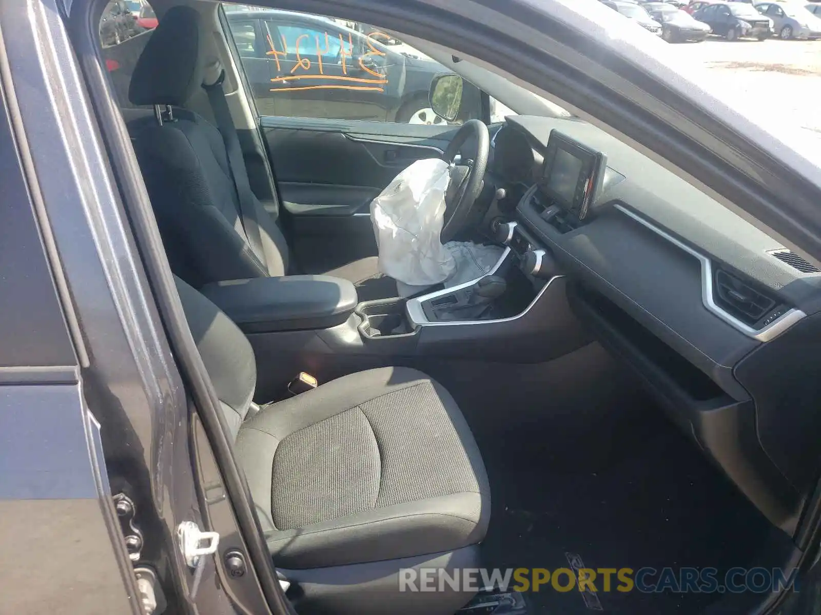 5 Photograph of a damaged car 2T3K1RFV3KW027141 TOYOTA RAV4 2019