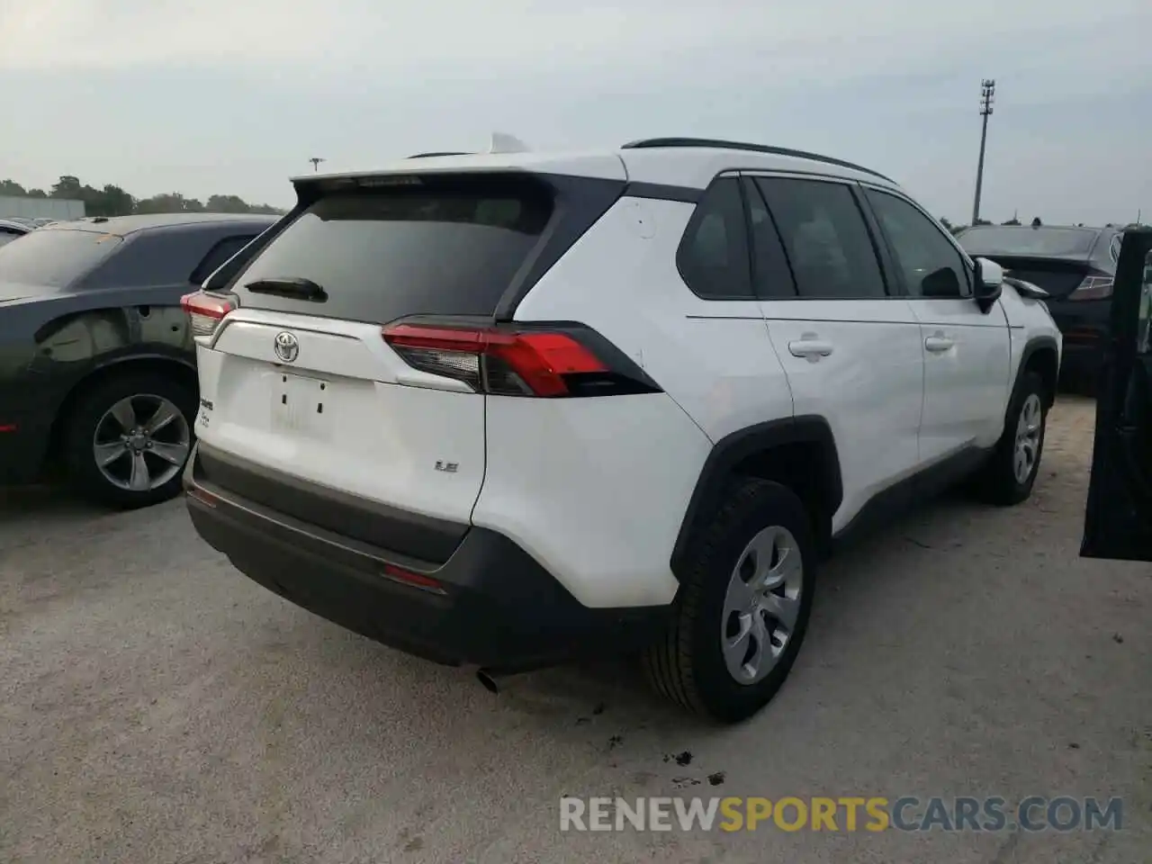 4 Photograph of a damaged car 2T3K1RFV4KC033127 TOYOTA RAV4 2019