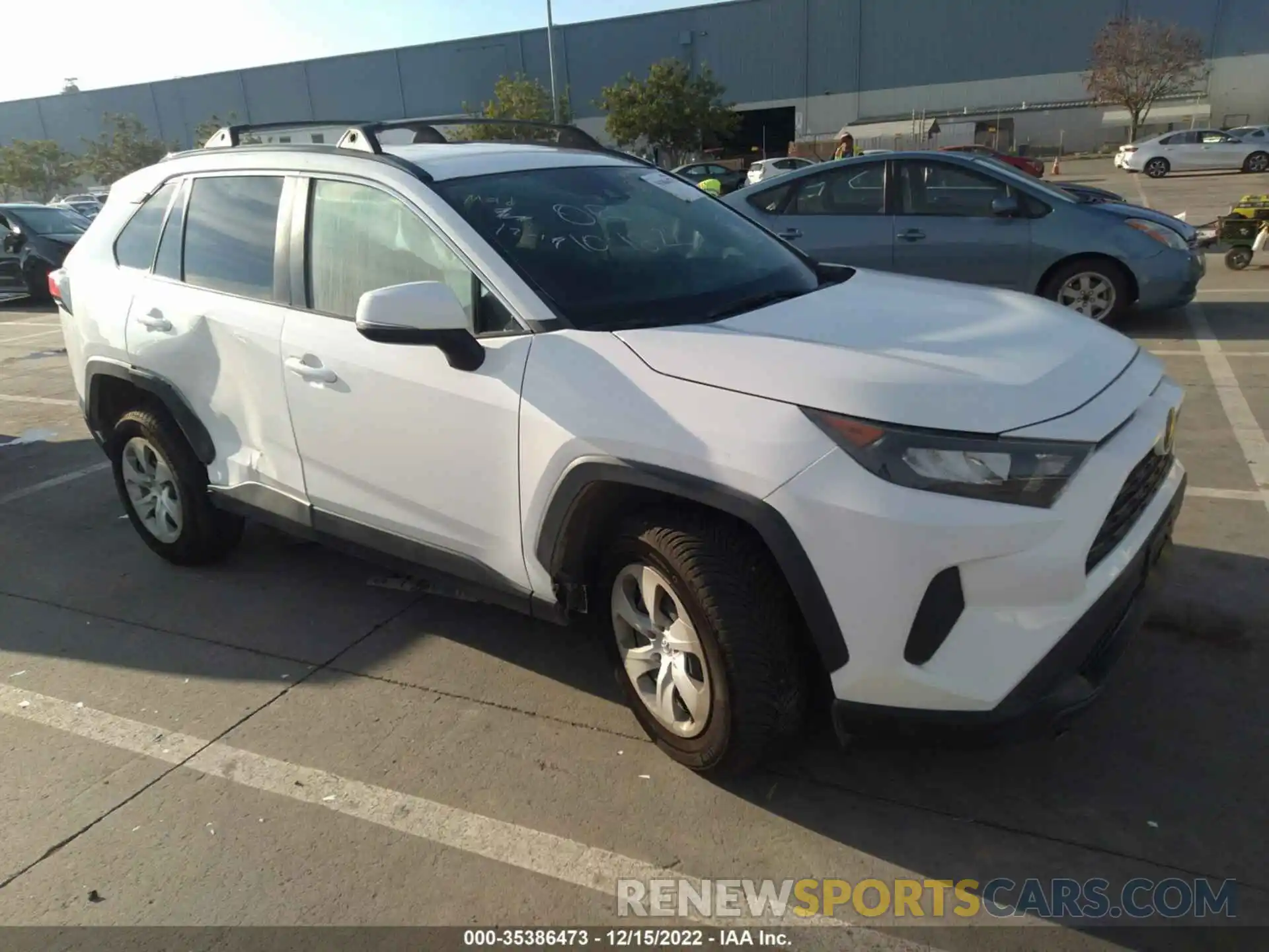 1 Photograph of a damaged car 2T3K1RFV5KW028730 TOYOTA RAV4 2019