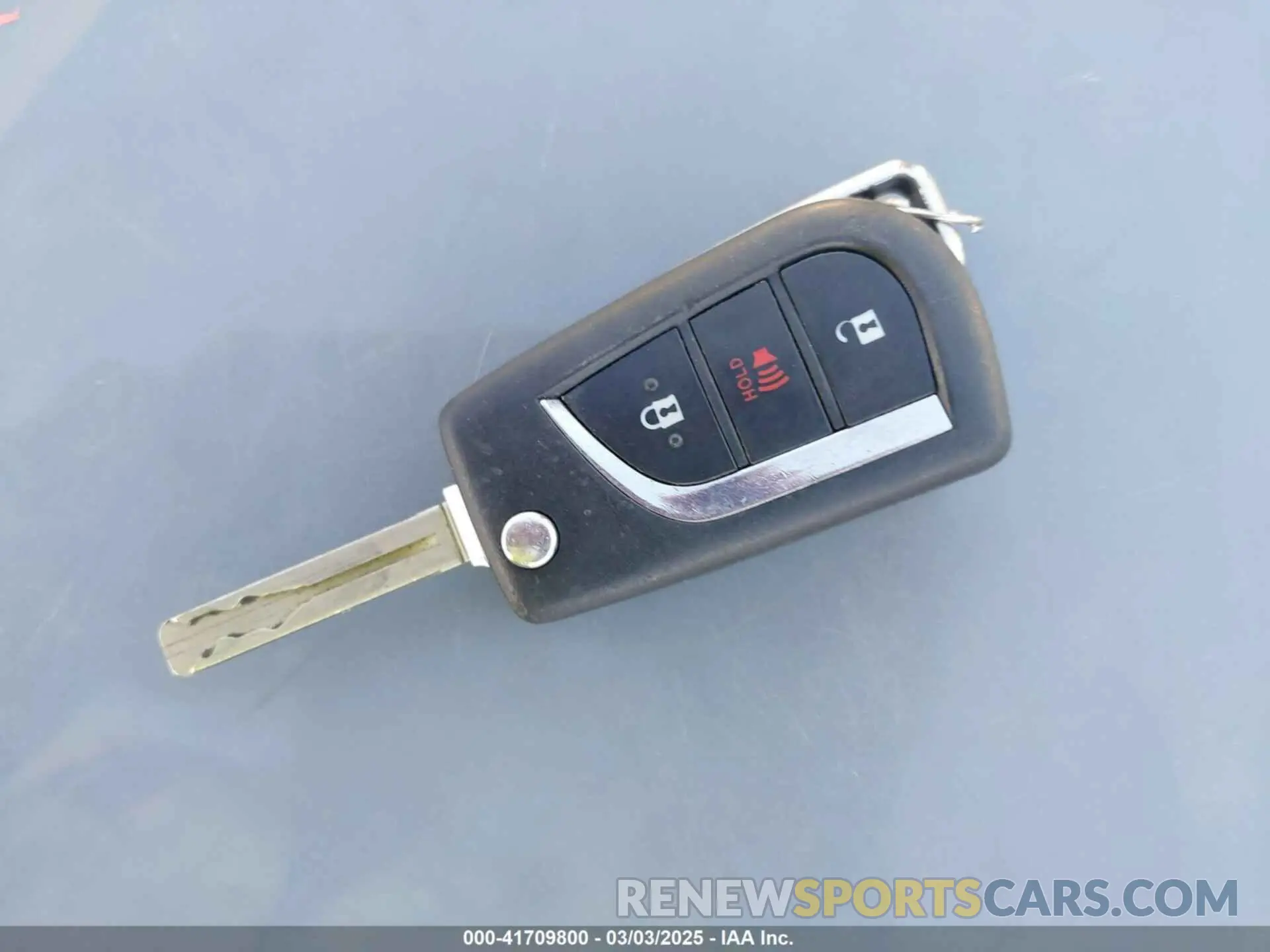 11 Photograph of a damaged car 2T3K1RFV6KW043754 TOYOTA RAV4 2019