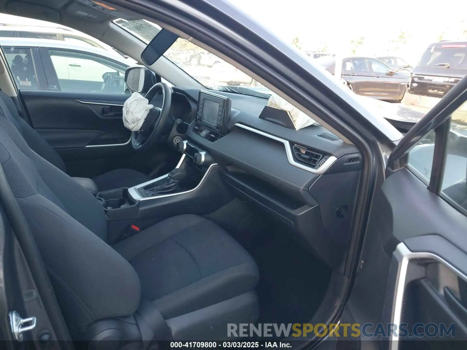 5 Photograph of a damaged car 2T3K1RFV6KW043754 TOYOTA RAV4 2019