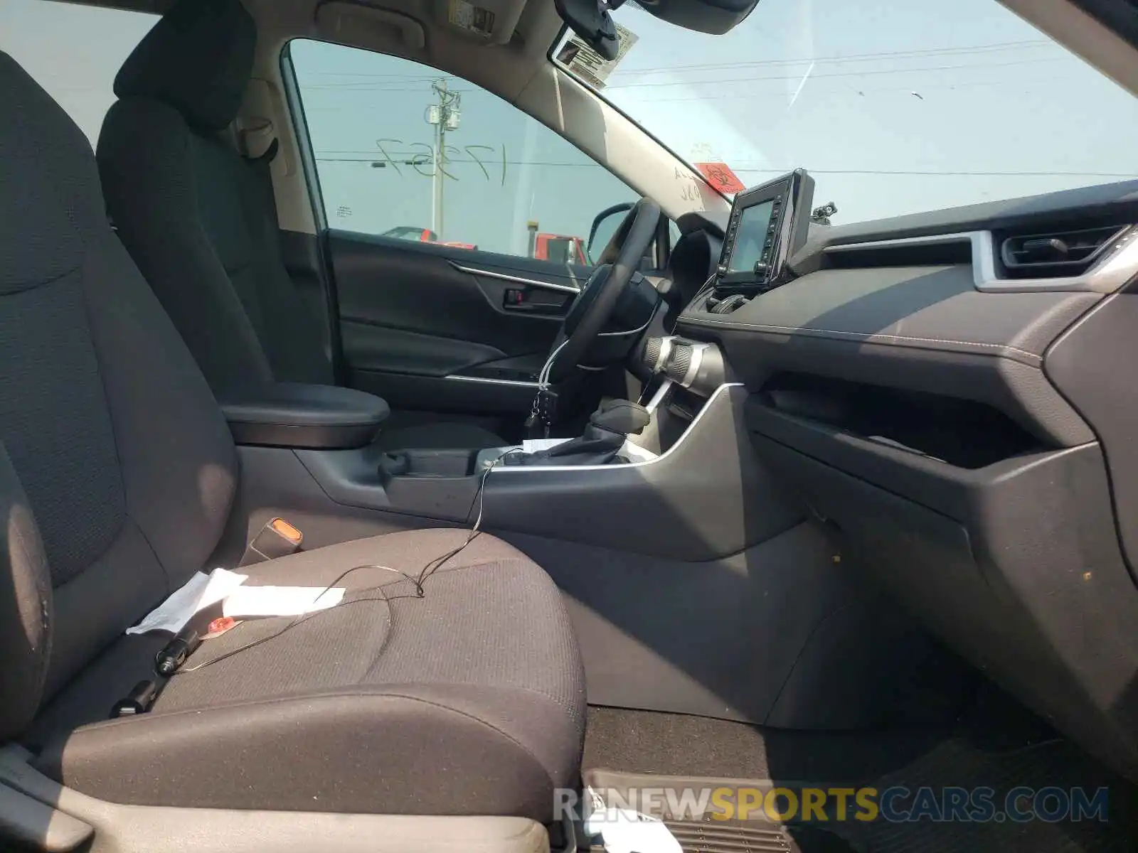 5 Photograph of a damaged car 2T3K1RFV6KW057198 TOYOTA RAV4 2019