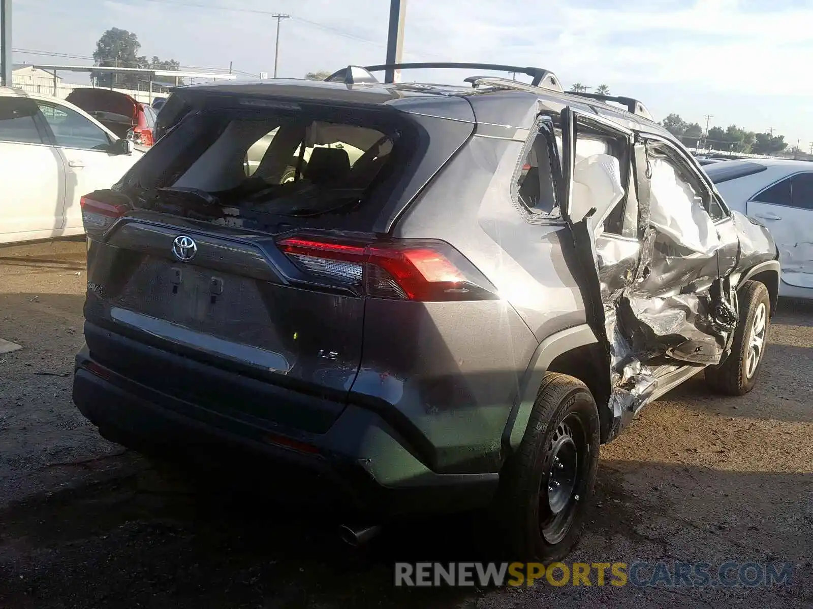 4 Photograph of a damaged car 2T3K1RFV8KW020072 TOYOTA RAV4 2019