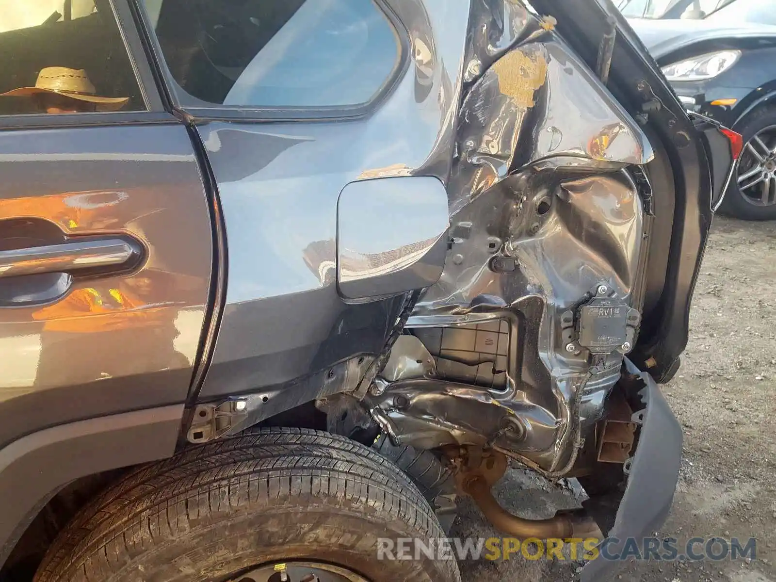 9 Photograph of a damaged car 2T3K1RFV8KW020072 TOYOTA RAV4 2019