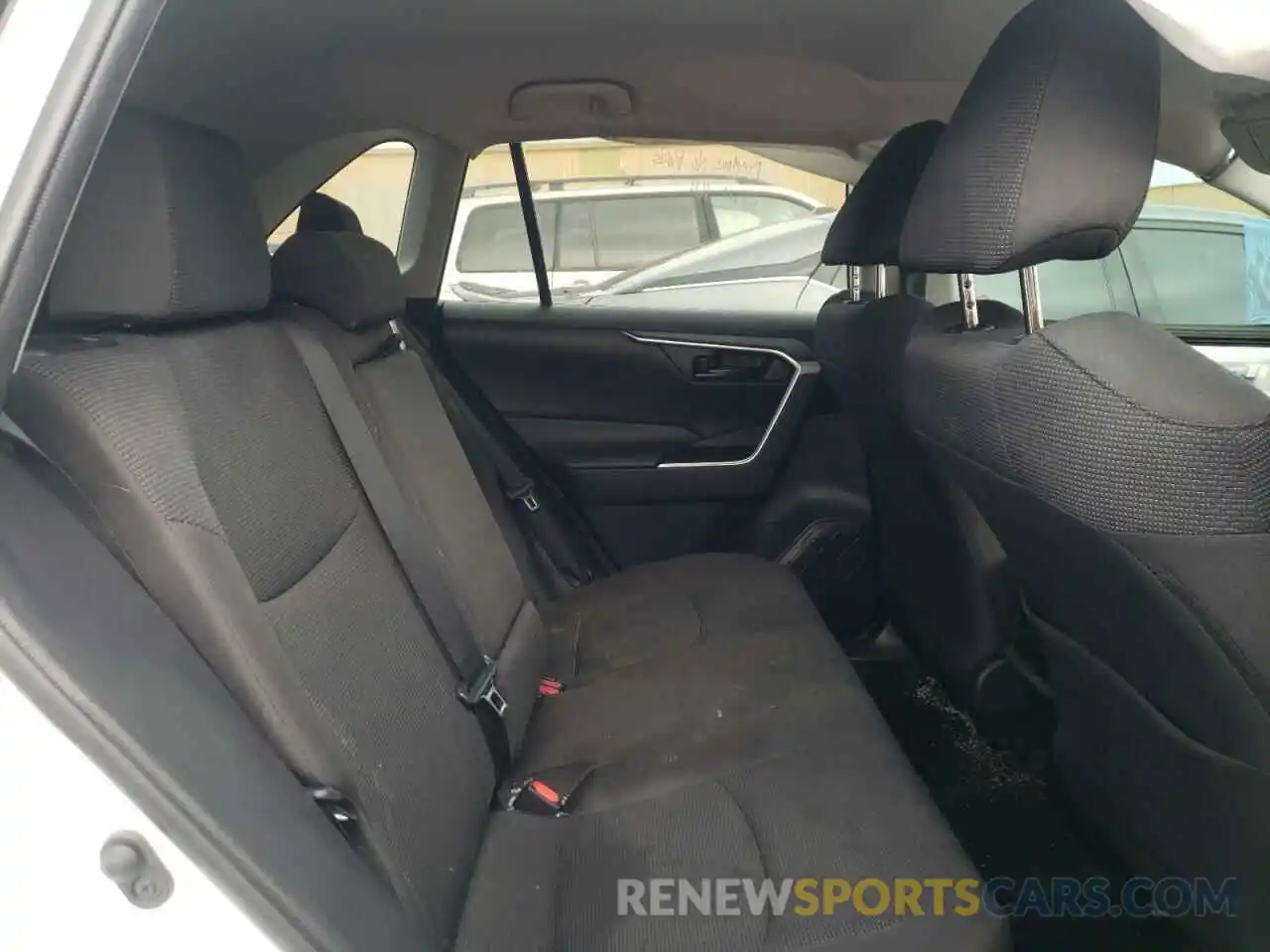 6 Photograph of a damaged car 2T3K1RFV8KW048681 TOYOTA RAV4 2019