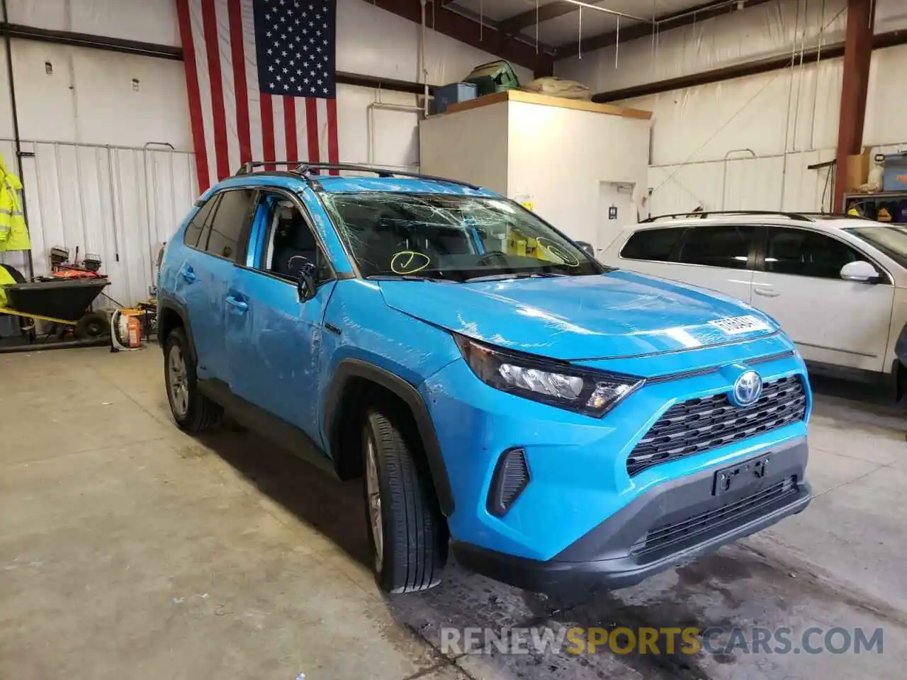 1 Photograph of a damaged car 2T3LWRFV0KW045408 TOYOTA RAV4 2019