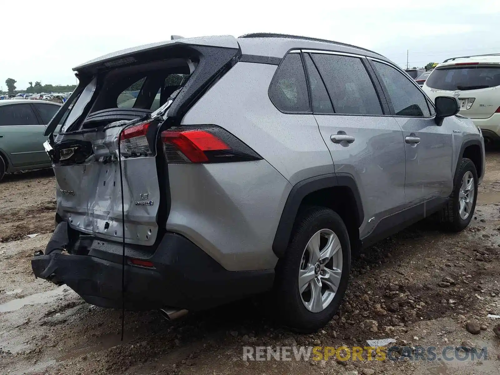 4 Photograph of a damaged car 2T3LWRFV1KW019349 TOYOTA RAV4 2019