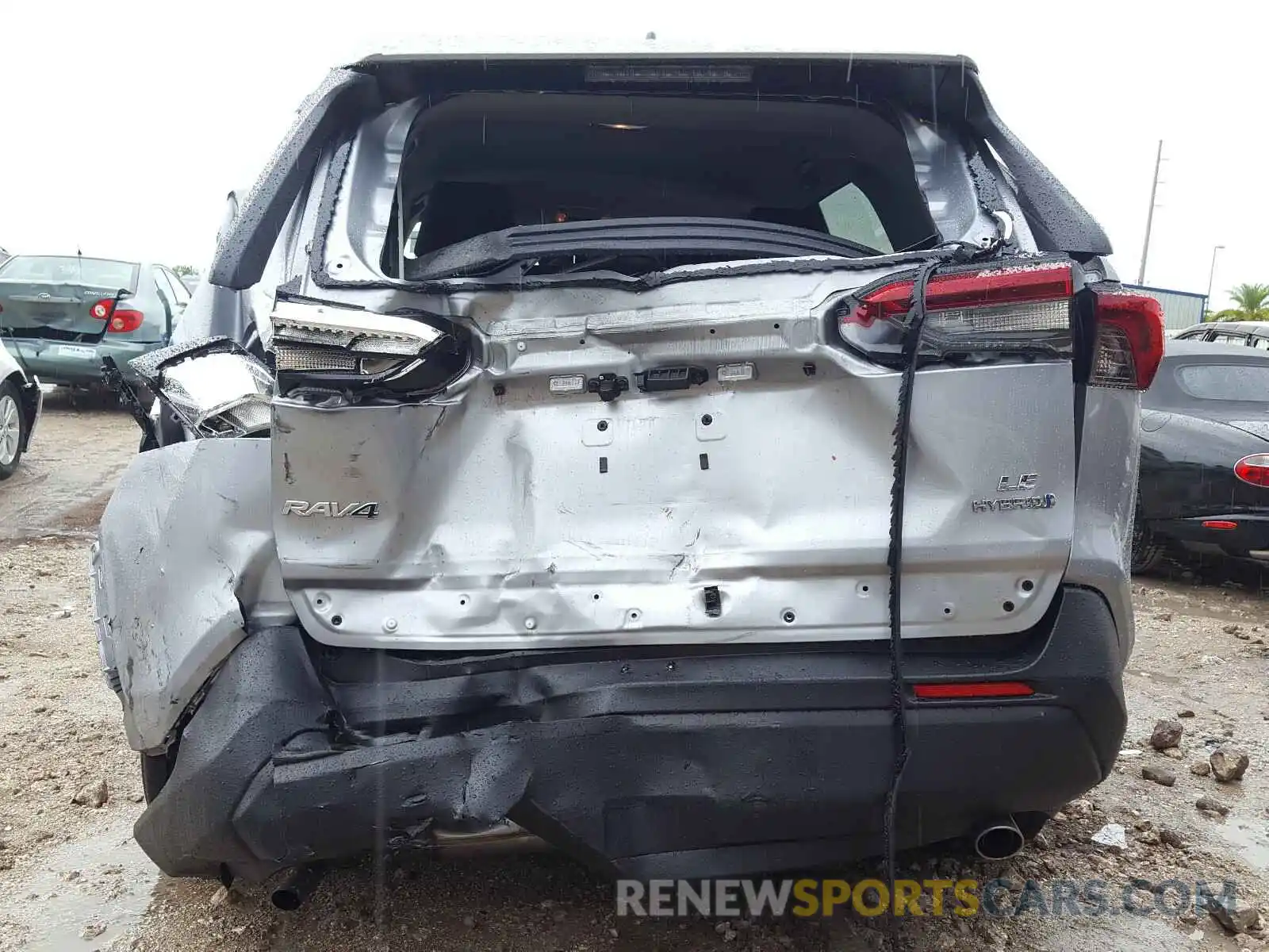 9 Photograph of a damaged car 2T3LWRFV1KW019349 TOYOTA RAV4 2019