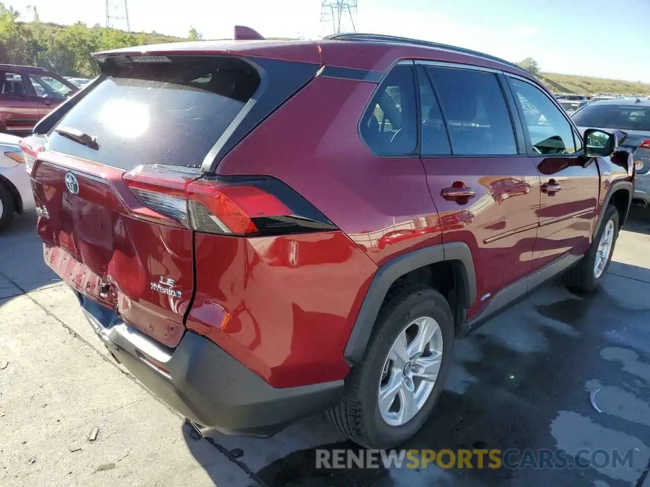 4 Photograph of a damaged car 2T3LWRFV3KW016212 TOYOTA RAV4 2019