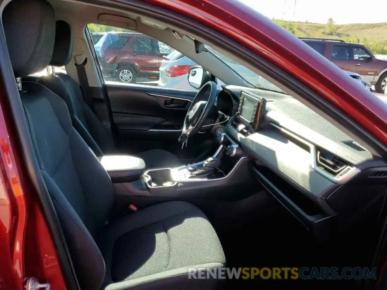 5 Photograph of a damaged car 2T3LWRFV3KW016212 TOYOTA RAV4 2019