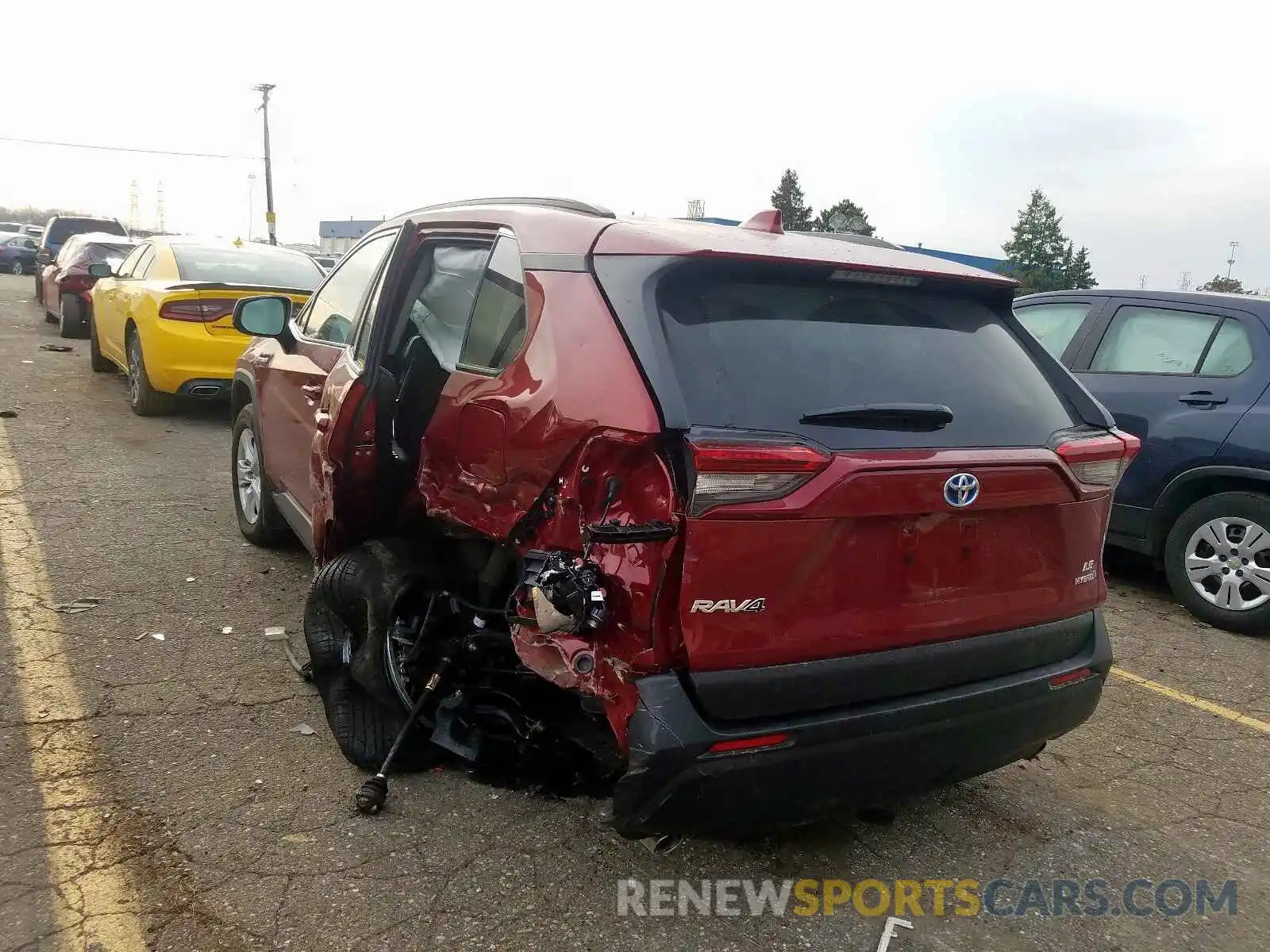 3 Photograph of a damaged car 2T3LWRFV4KW008328 TOYOTA RAV4 2019