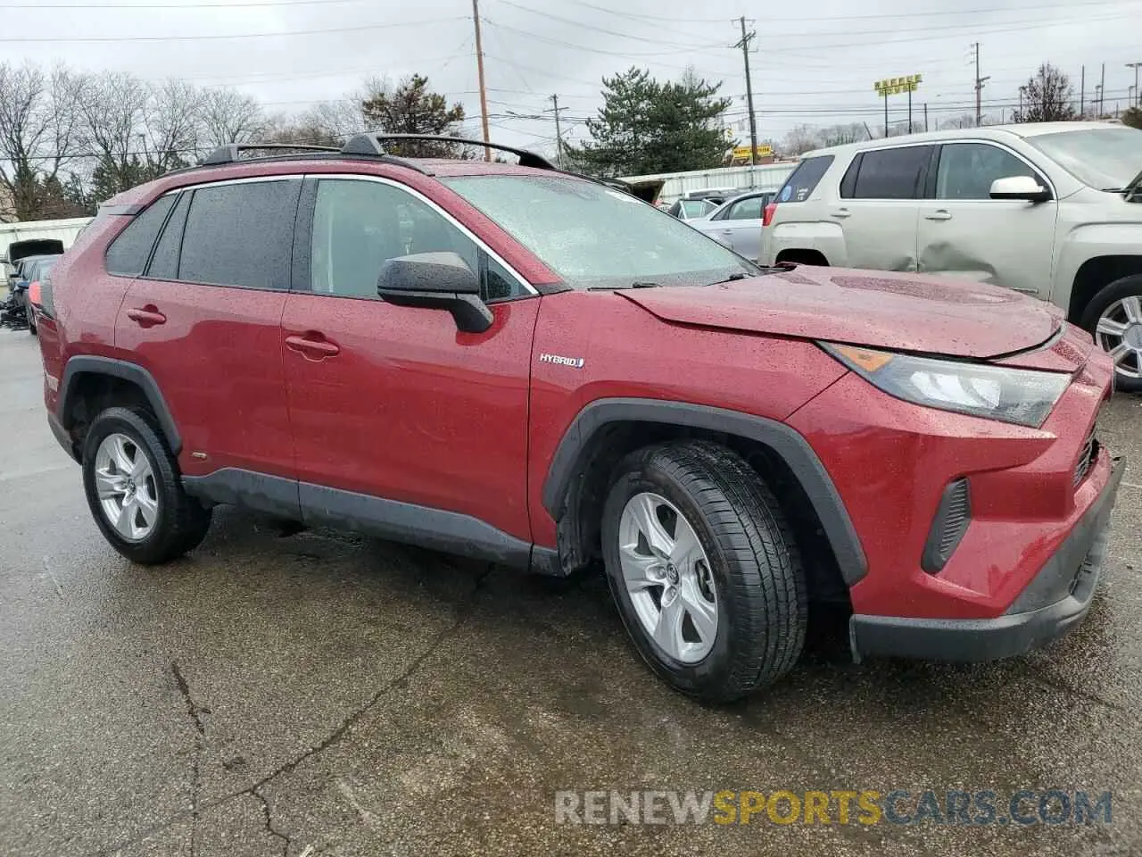 4 Photograph of a damaged car 2T3LWRFV4KW042110 TOYOTA RAV4 2019
