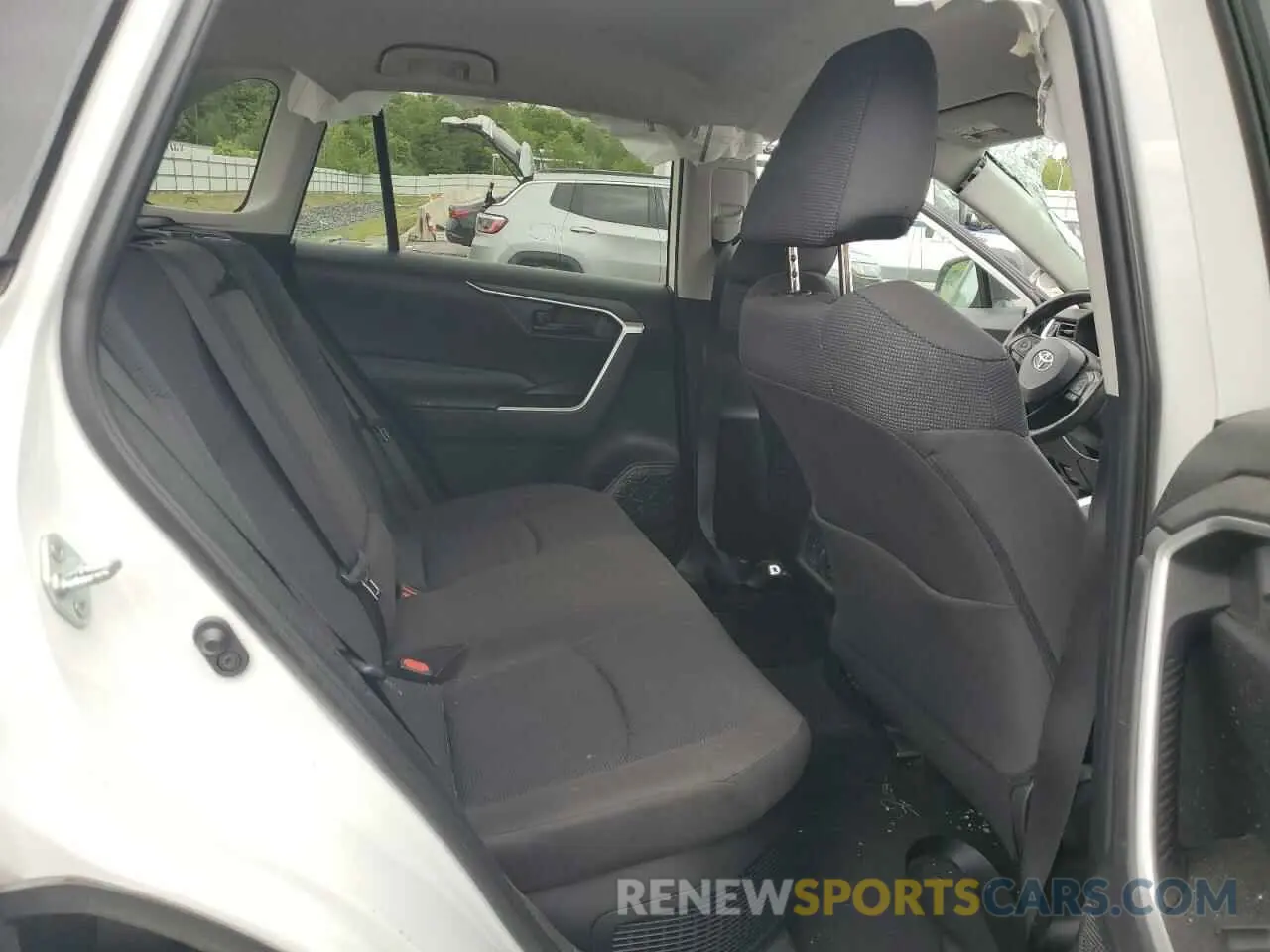 11 Photograph of a damaged car 2T3LWRFV5KW039202 TOYOTA RAV4 2019