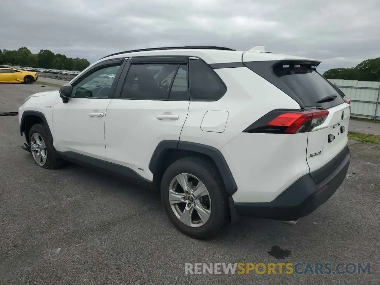 2 Photograph of a damaged car 2T3LWRFV5KW039202 TOYOTA RAV4 2019