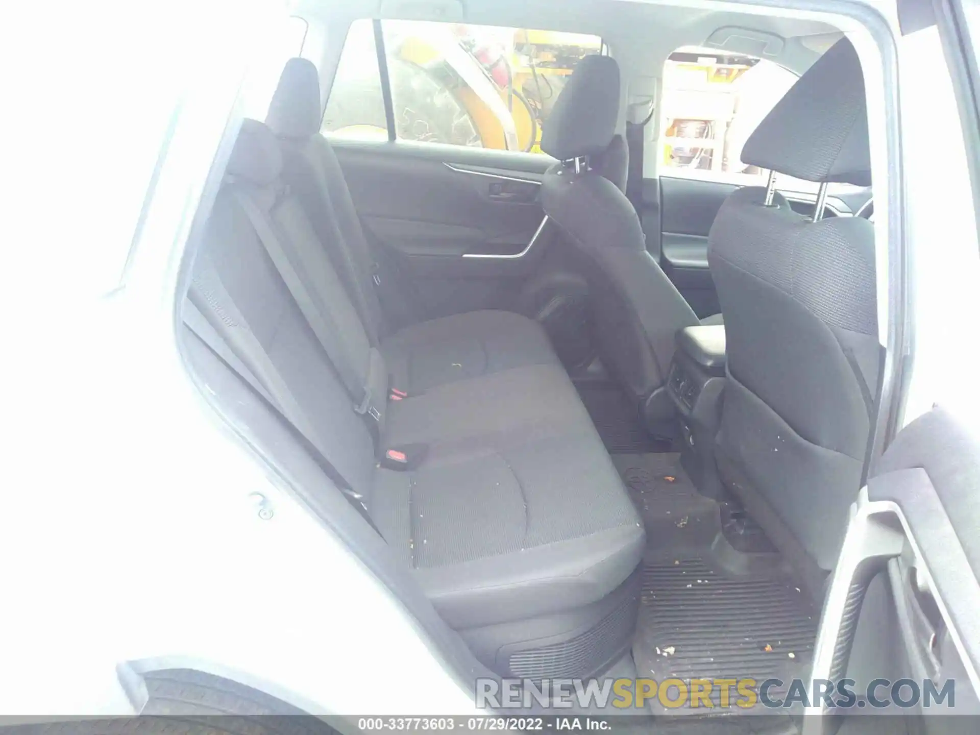 8 Photograph of a damaged car 2T3LWRFV5KW045436 TOYOTA RAV4 2019