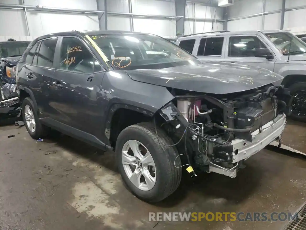 1 Photograph of a damaged car 2T3LWRFV6KW016205 TOYOTA RAV4 2019