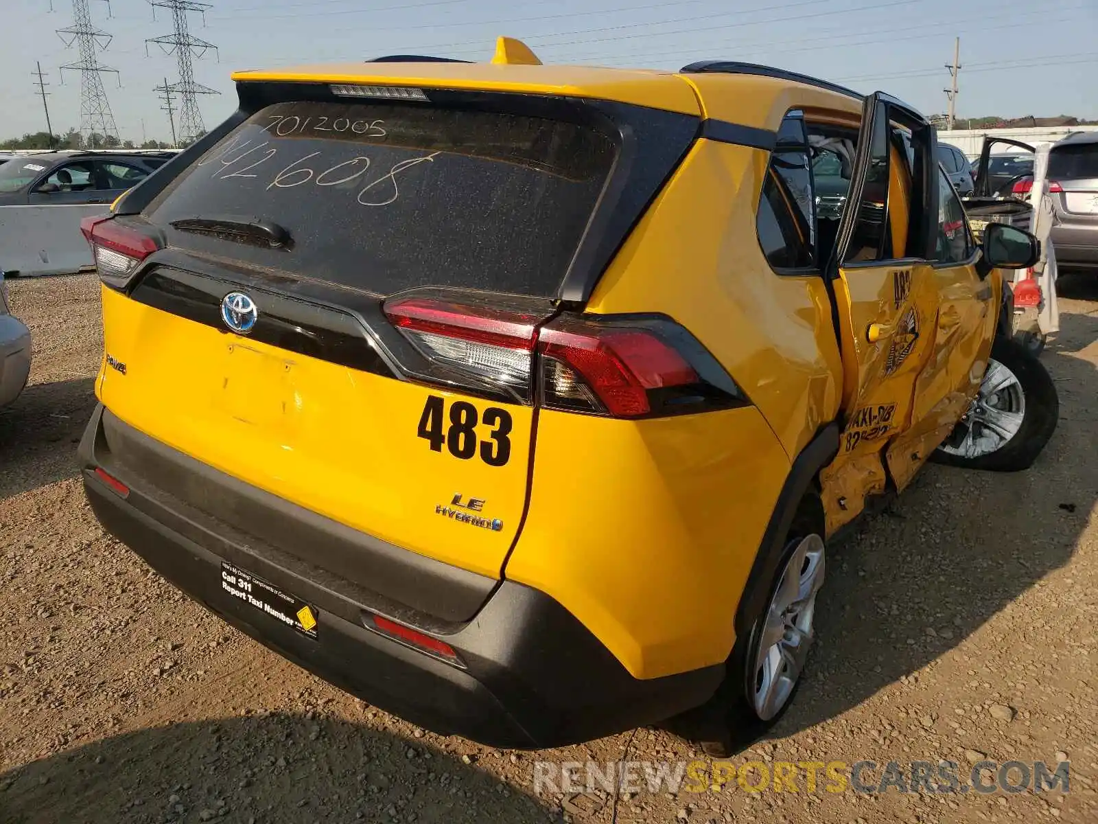 4 Photograph of a damaged car 2T3LWRFV6KW016687 TOYOTA RAV4 2019