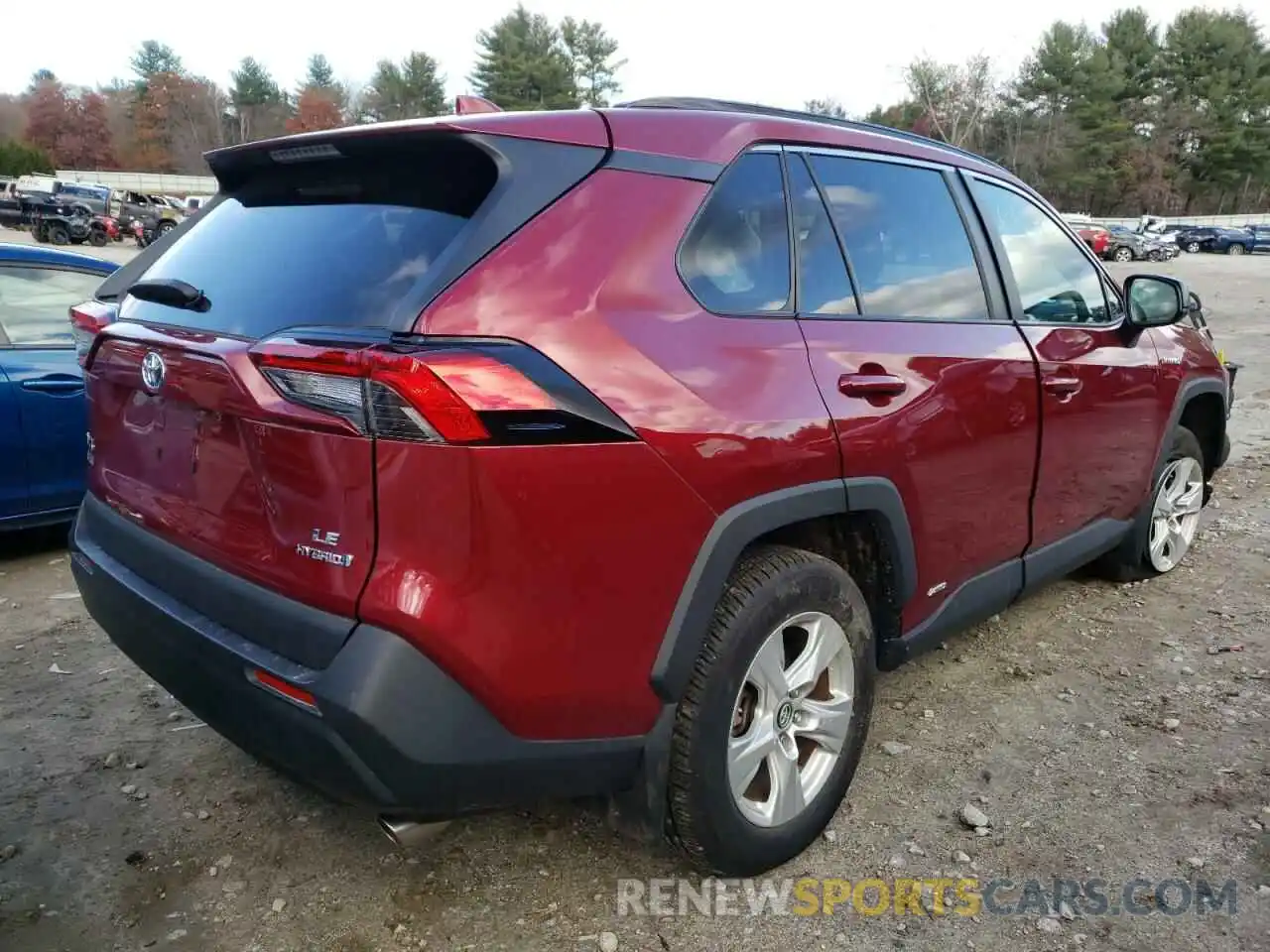 4 Photograph of a damaged car 2T3LWRFV7KW043798 TOYOTA RAV4 2019