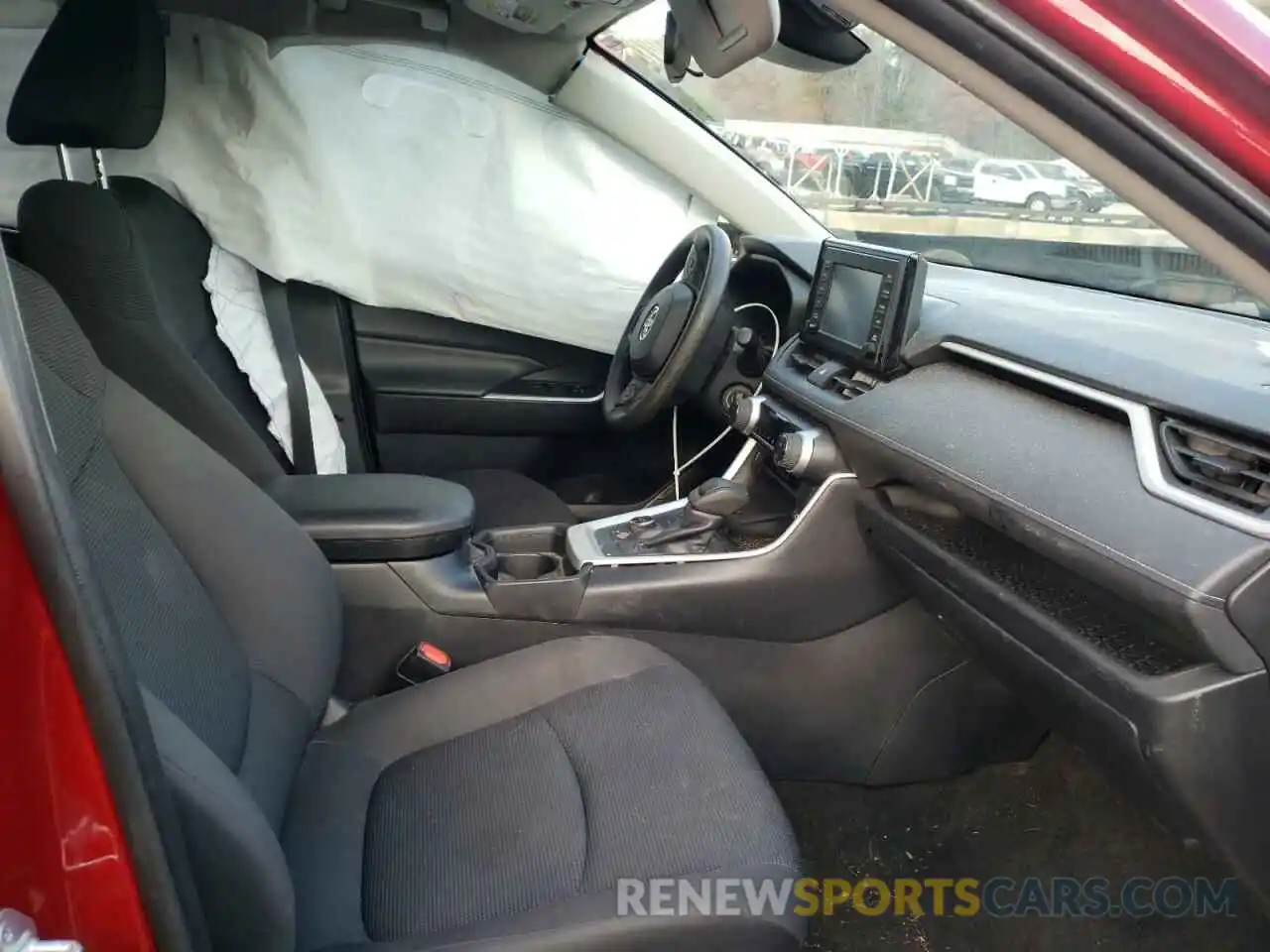 5 Photograph of a damaged car 2T3LWRFV7KW043798 TOYOTA RAV4 2019