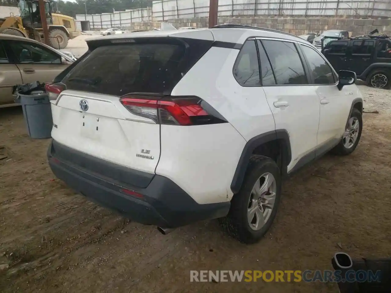 4 Photograph of a damaged car 2T3LWRFV8KW013743 TOYOTA RAV4 2019