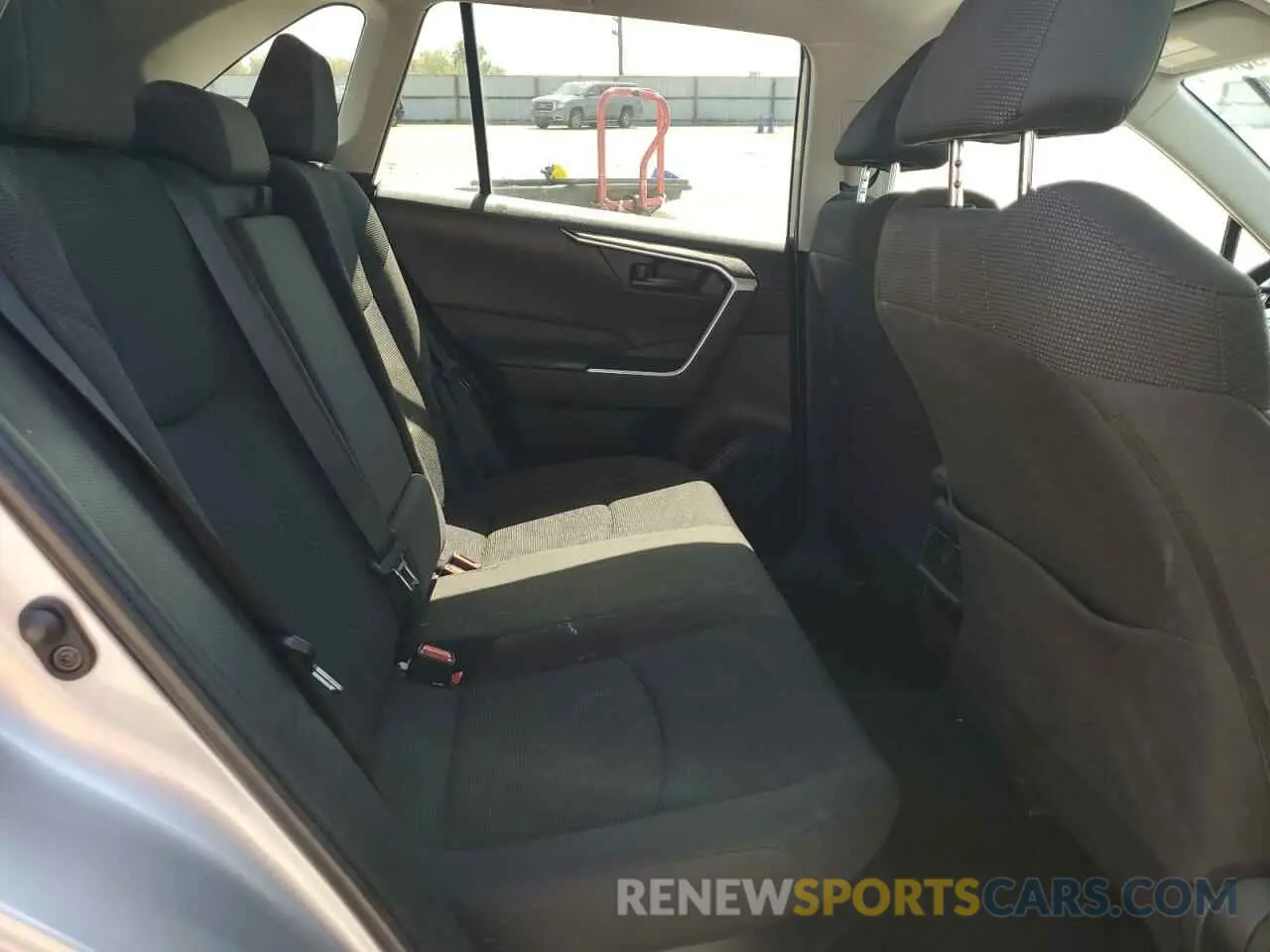 11 Photograph of a damaged car 2T3LWRFV8KW013984 TOYOTA RAV4 2019