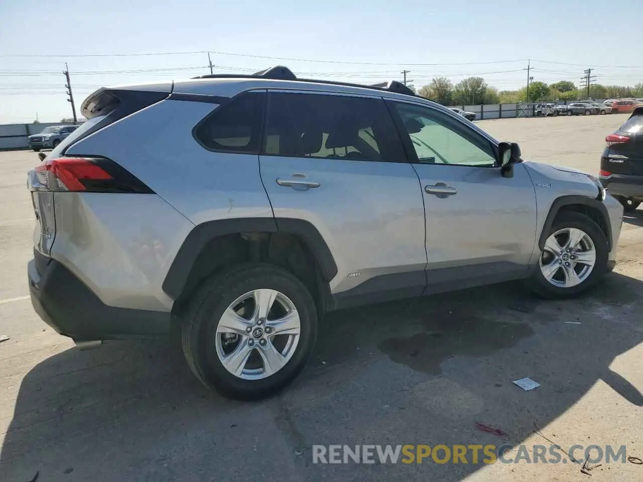 3 Photograph of a damaged car 2T3LWRFV8KW013984 TOYOTA RAV4 2019