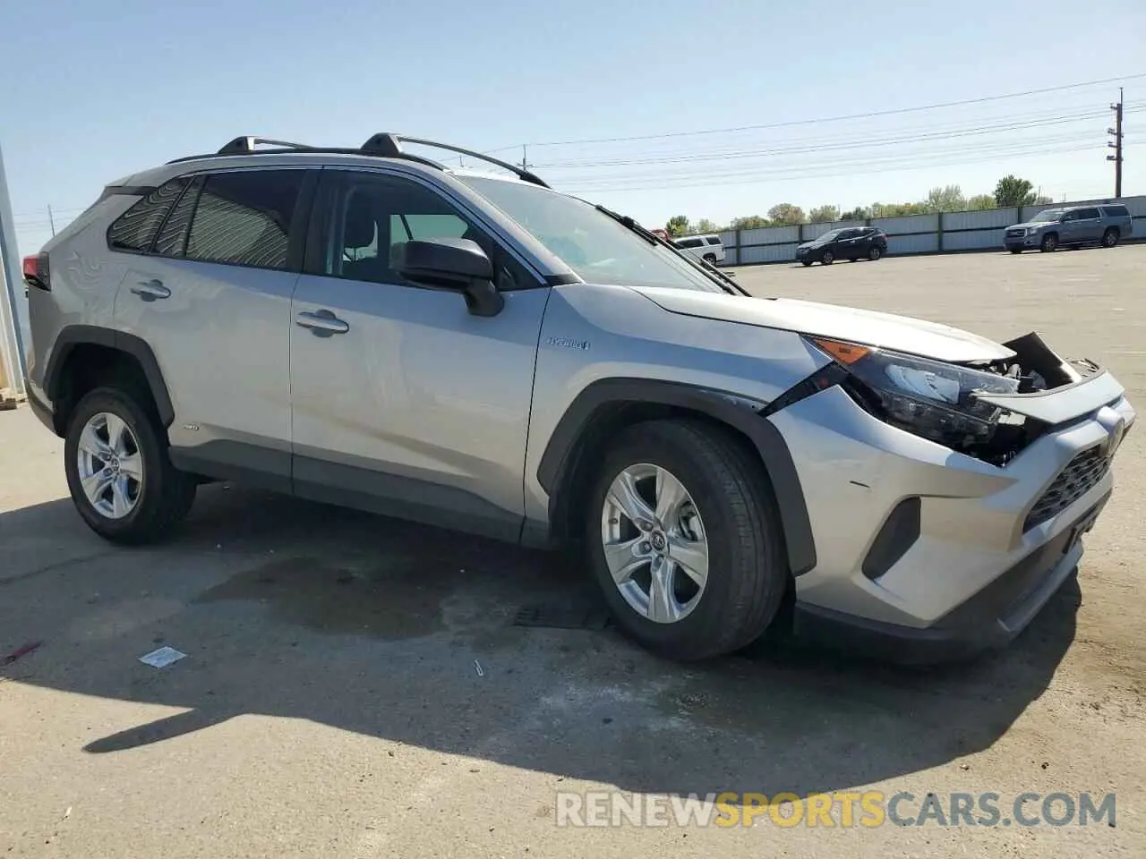 4 Photograph of a damaged car 2T3LWRFV8KW013984 TOYOTA RAV4 2019
