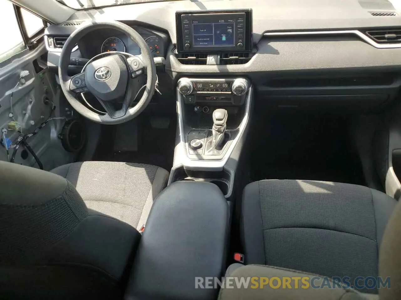 8 Photograph of a damaged car 2T3LWRFV8KW013984 TOYOTA RAV4 2019