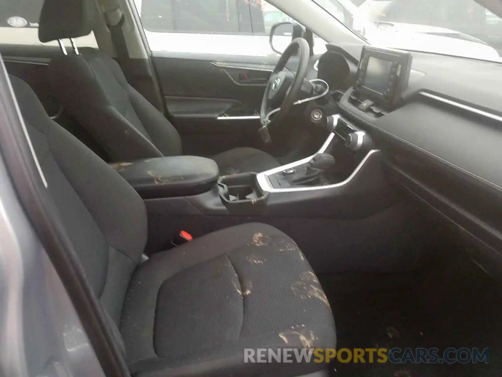 5 Photograph of a damaged car 2T3LWRFV9KW014027 TOYOTA RAV4 2019