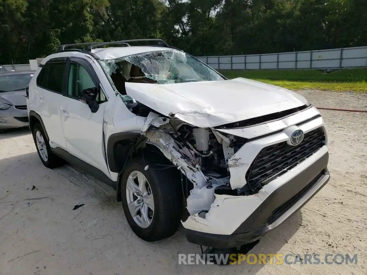 1 Photograph of a damaged car 2T3LWRFVXKW015719 TOYOTA RAV4 2019