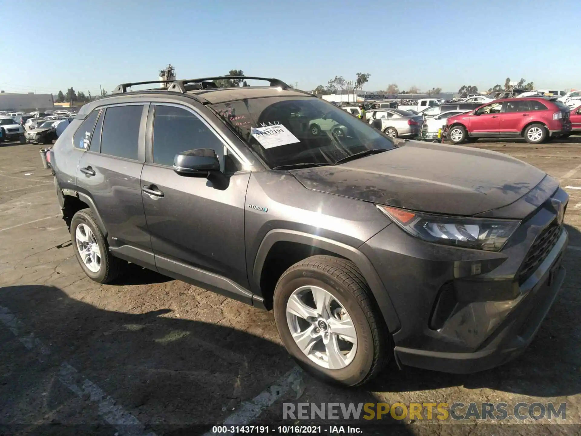 1 Photograph of a damaged car 2T3MWRFV0KW012882 TOYOTA RAV4 2019