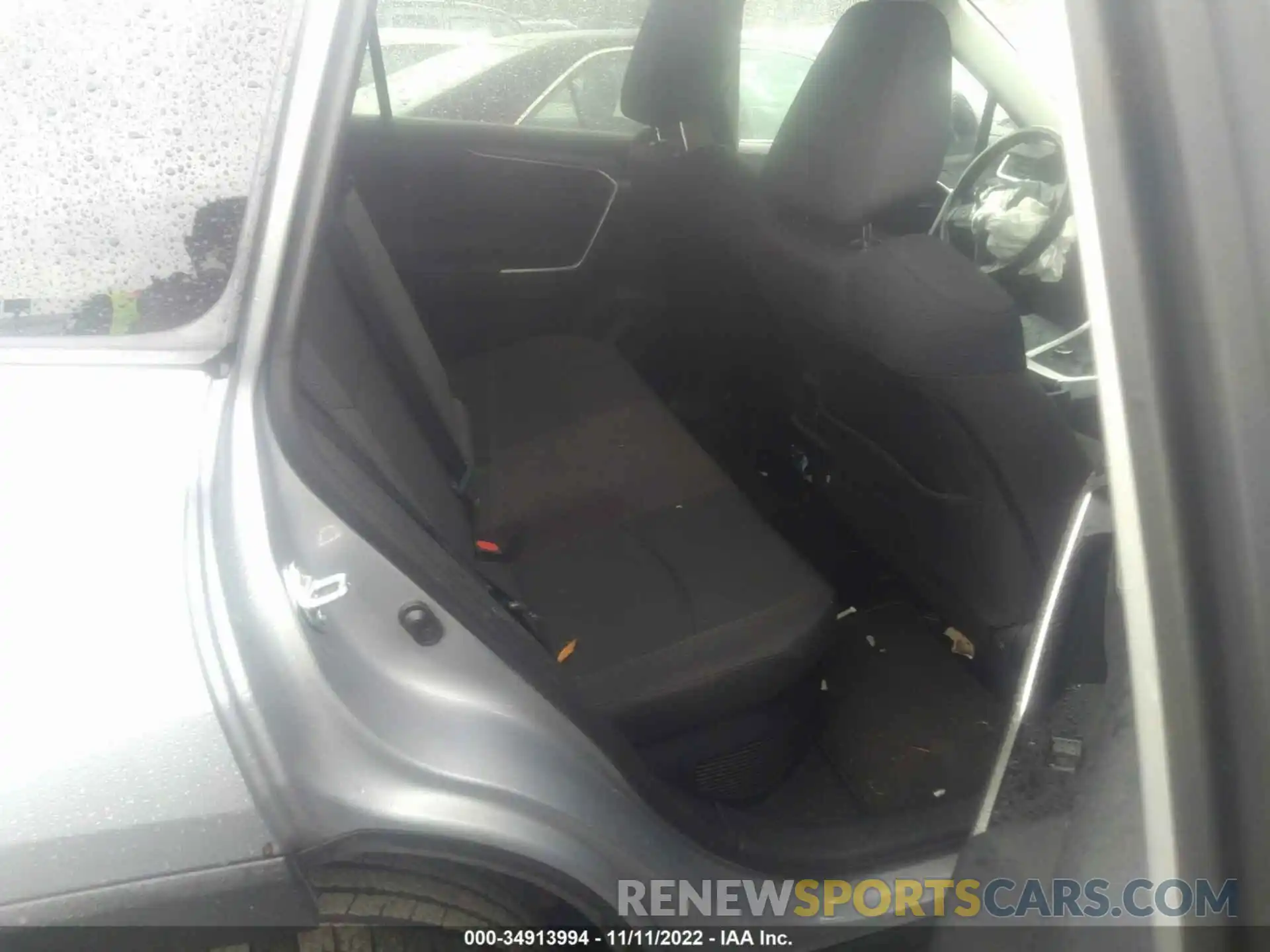 8 Photograph of a damaged car 2T3MWRFV0KW017547 TOYOTA RAV4 2019