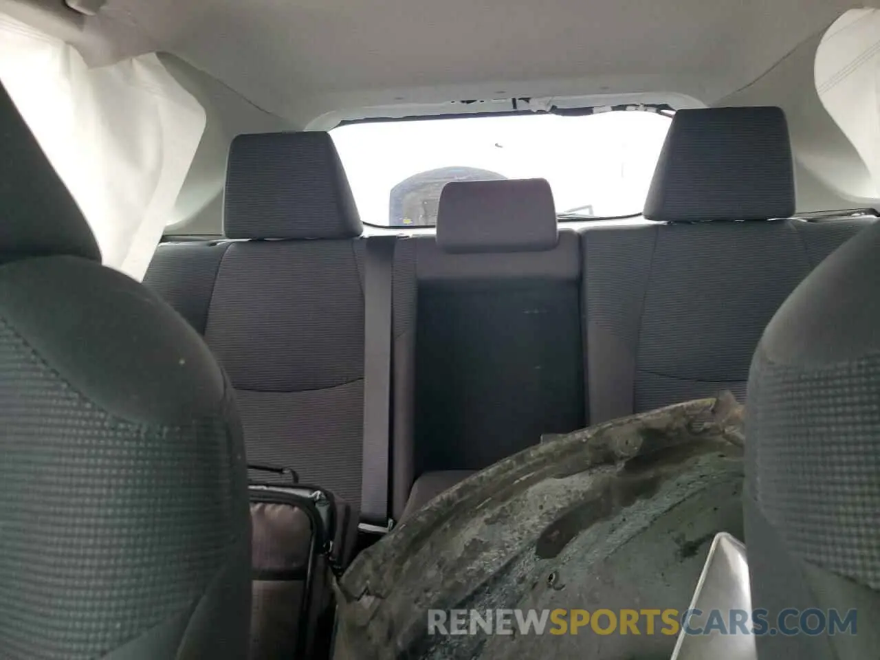 10 Photograph of a damaged car 2T3MWRFV0KW036194 TOYOTA RAV4 2019