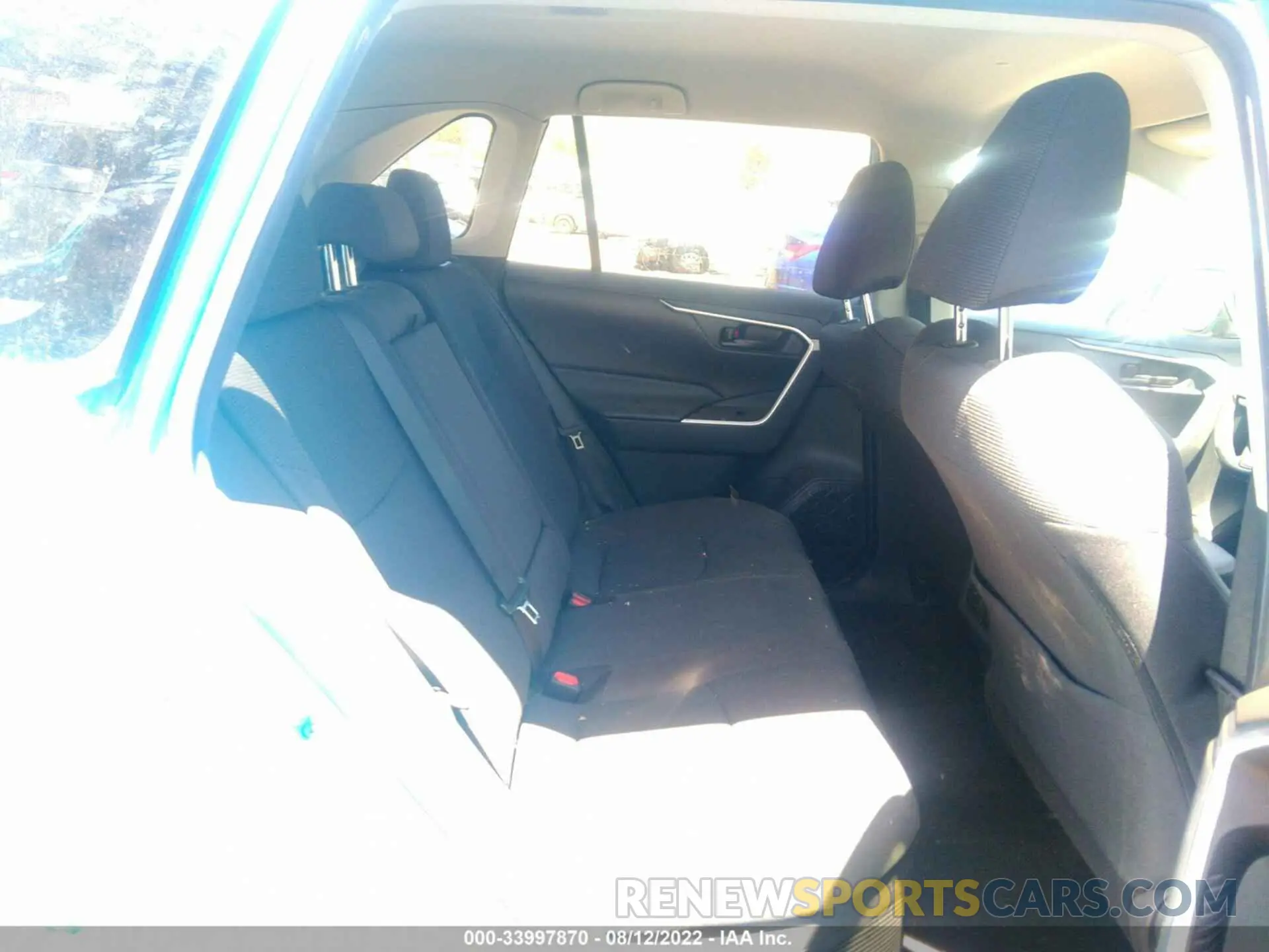 8 Photograph of a damaged car 2T3MWRFV0KW042951 TOYOTA RAV4 2019