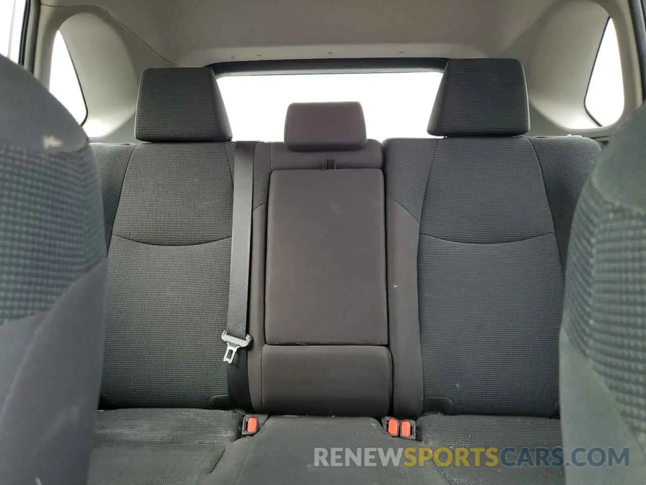 10 Photograph of a damaged car 2T3MWRFV0KW045154 TOYOTA RAV4 2019
