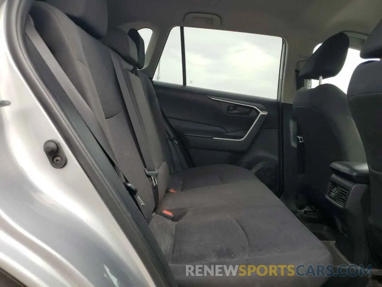 11 Photograph of a damaged car 2T3MWRFV0KW045154 TOYOTA RAV4 2019