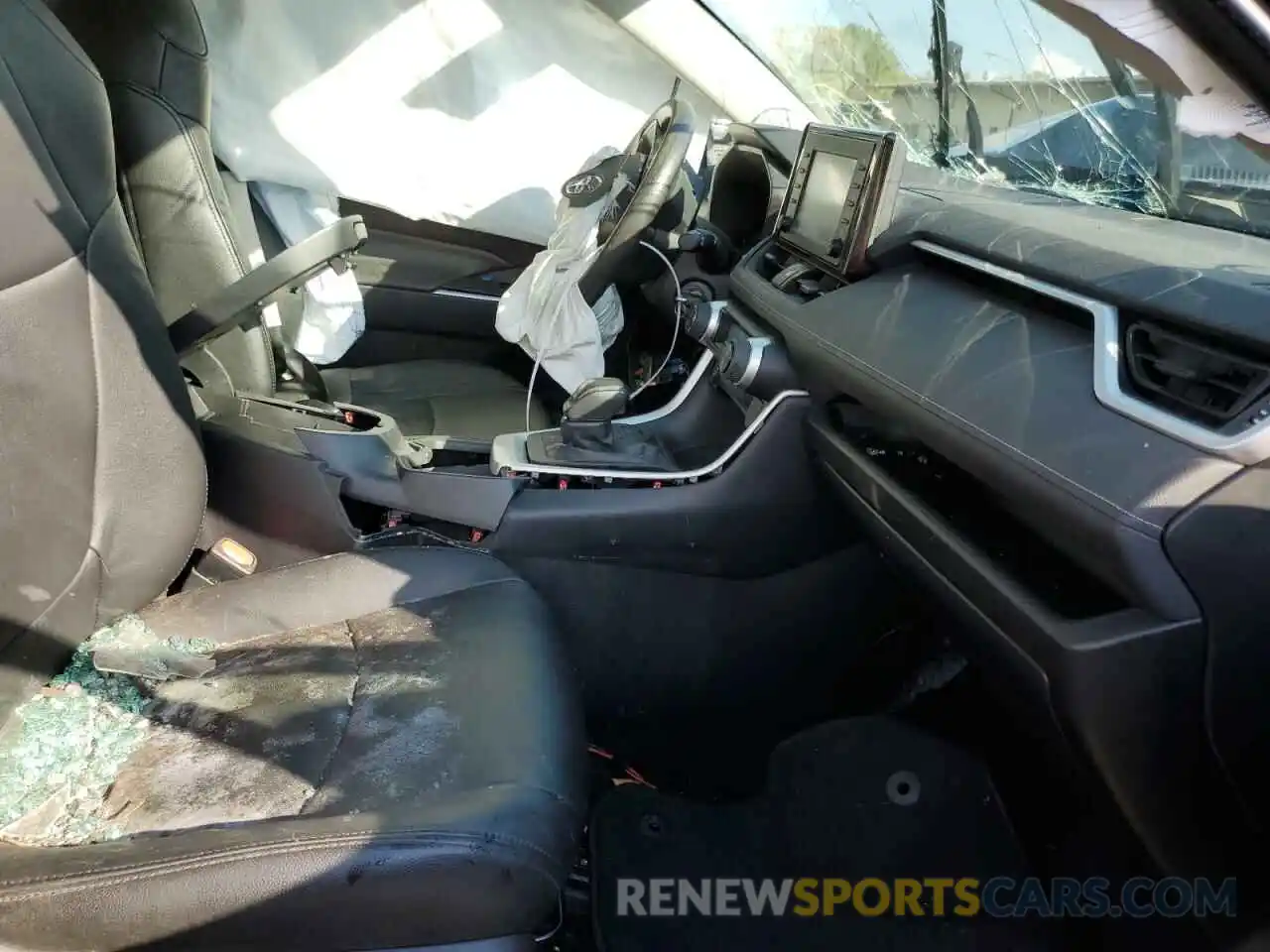 5 Photograph of a damaged car 2T3MWRFV1KW029450 TOYOTA RAV4 2019