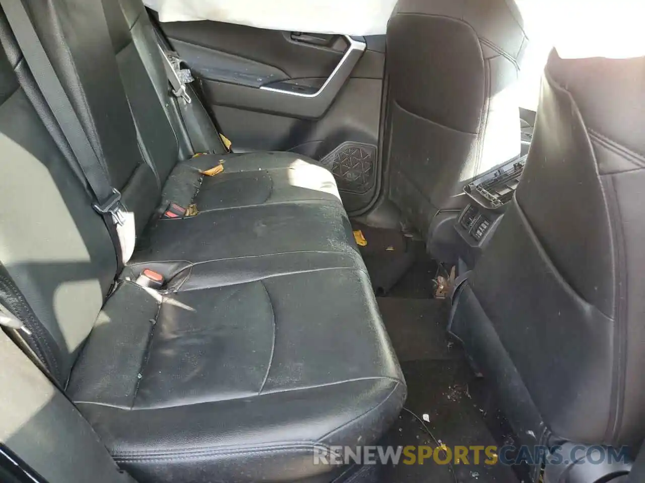 6 Photograph of a damaged car 2T3MWRFV1KW029450 TOYOTA RAV4 2019