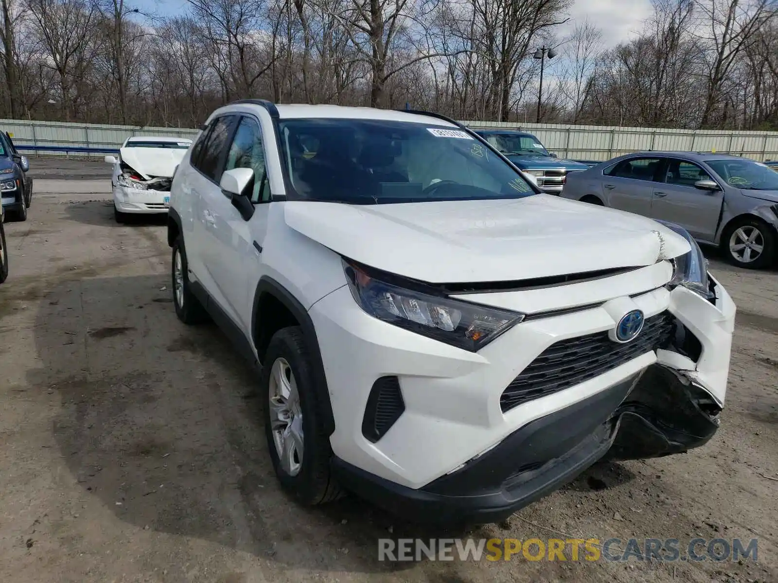 1 Photograph of a damaged car 2T3MWRFV1KW042649 TOYOTA RAV4 2019