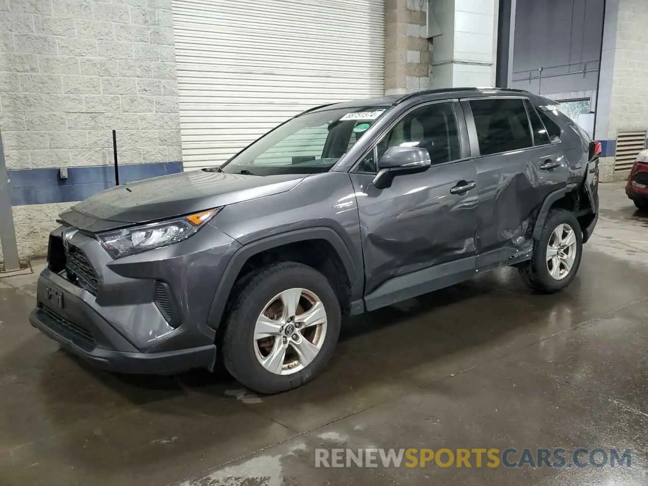 1 Photograph of a damaged car 2T3MWRFV2KW005240 TOYOTA RAV4 2019