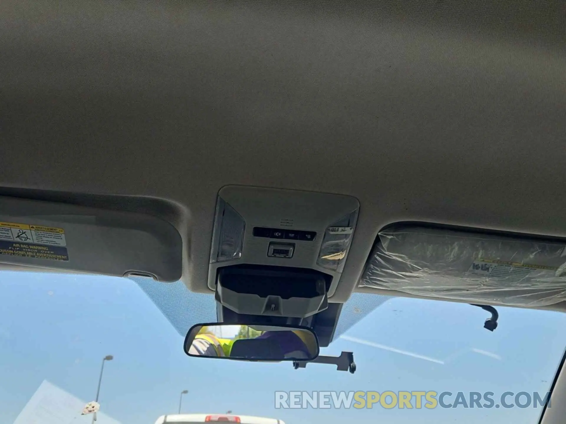 22 Photograph of a damaged car 2T3MWRFV2KW021633 TOYOTA RAV4 2019