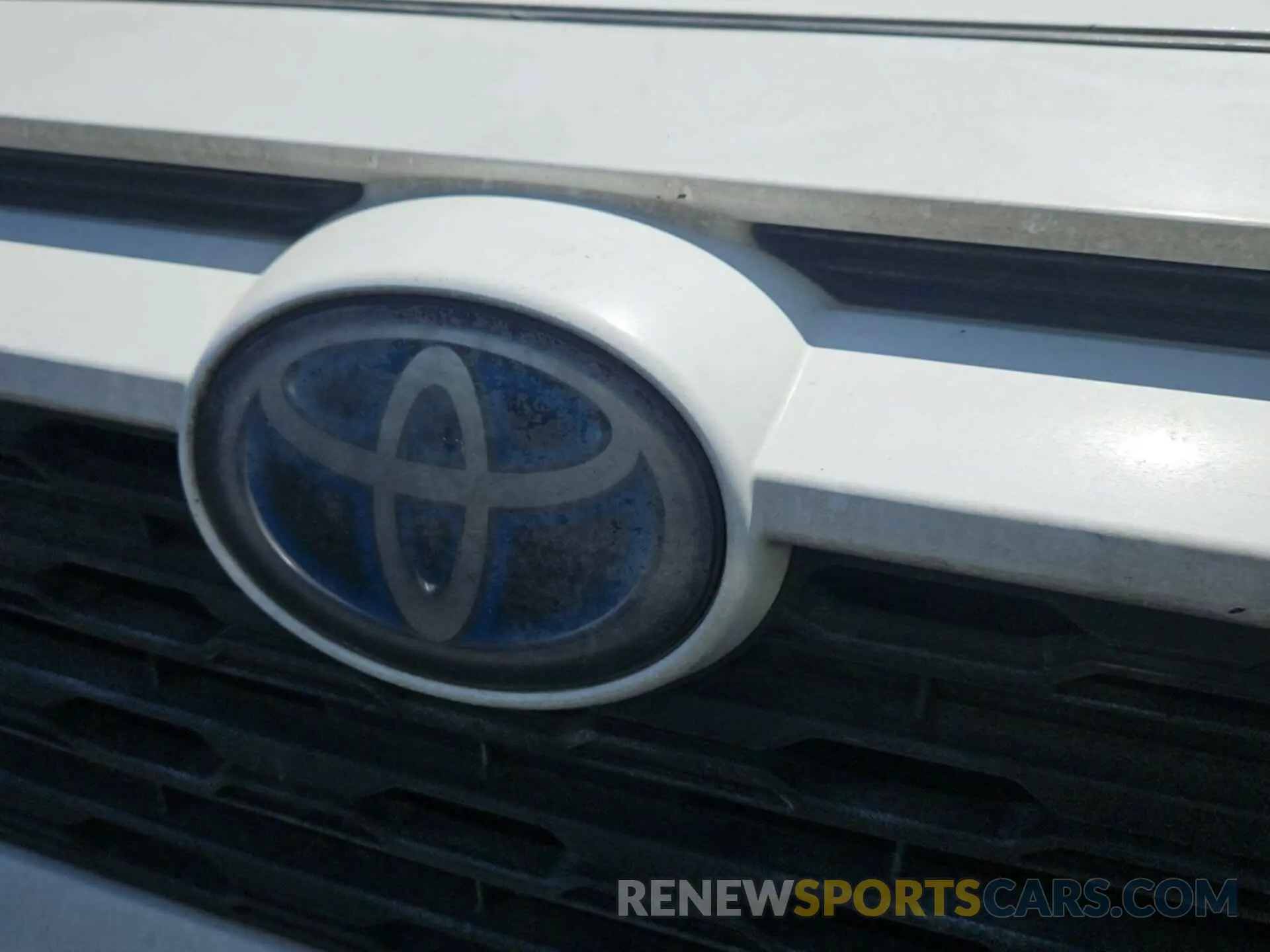 27 Photograph of a damaged car 2T3MWRFV2KW021633 TOYOTA RAV4 2019