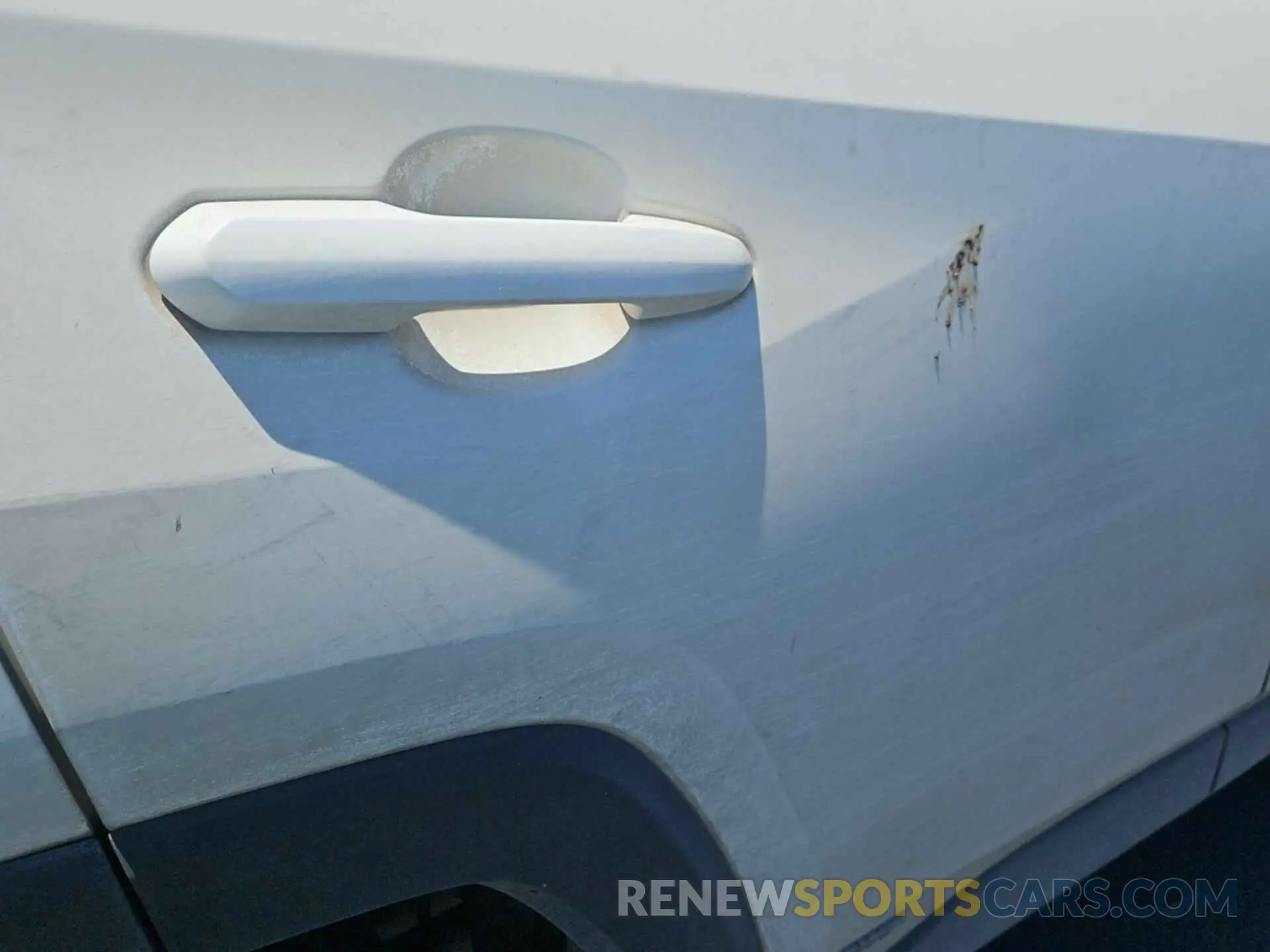 30 Photograph of a damaged car 2T3MWRFV2KW021633 TOYOTA RAV4 2019