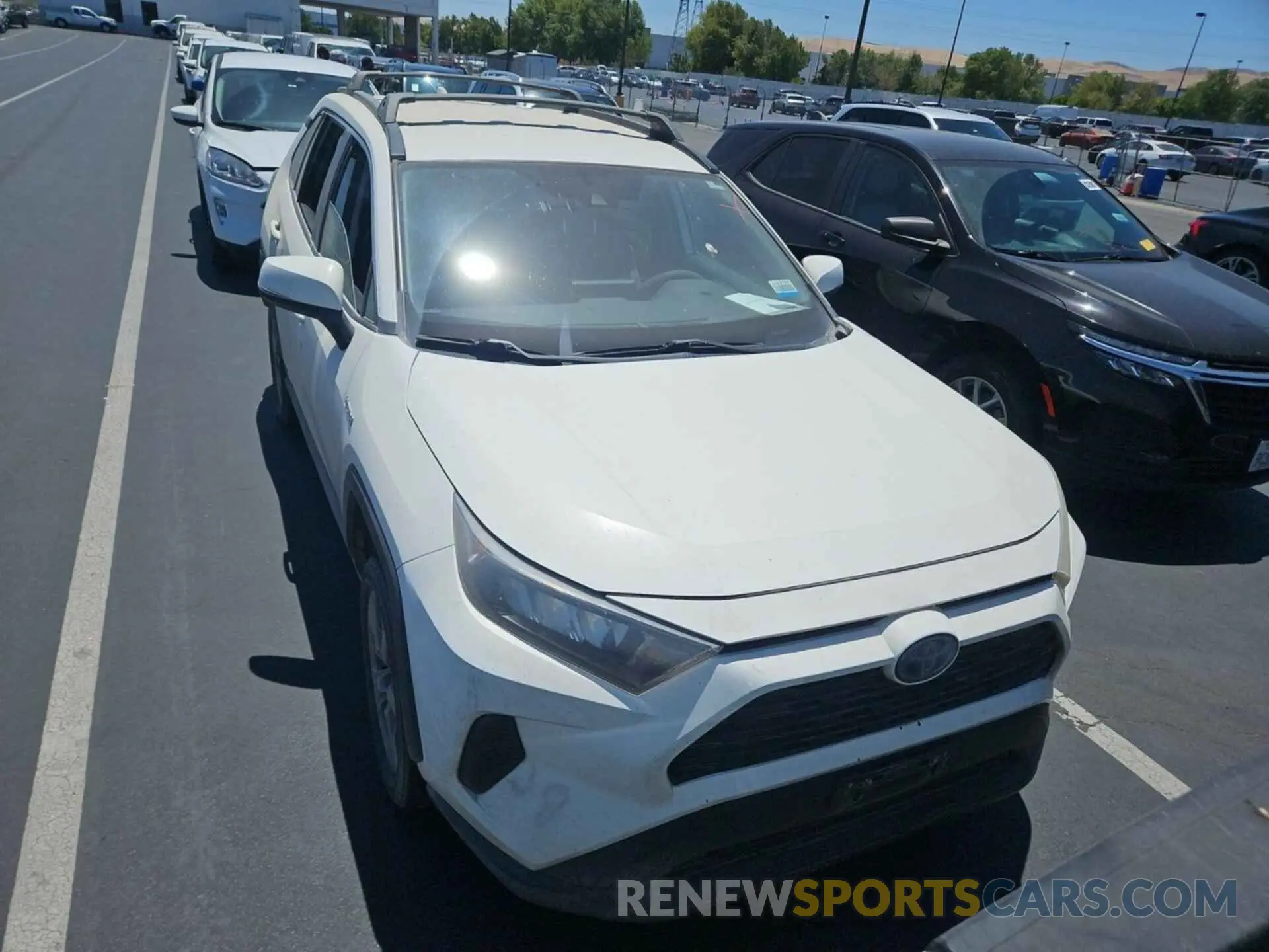32 Photograph of a damaged car 2T3MWRFV2KW021633 TOYOTA RAV4 2019